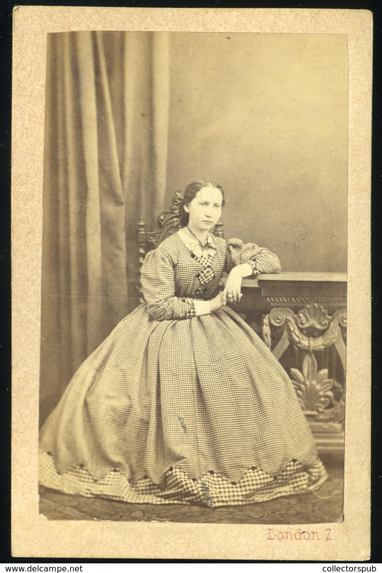 UNGVÁR 1865-70. Ca. London Zs: Ismeretlen Hölgy, Visit Fotó - Autres & Non Classés