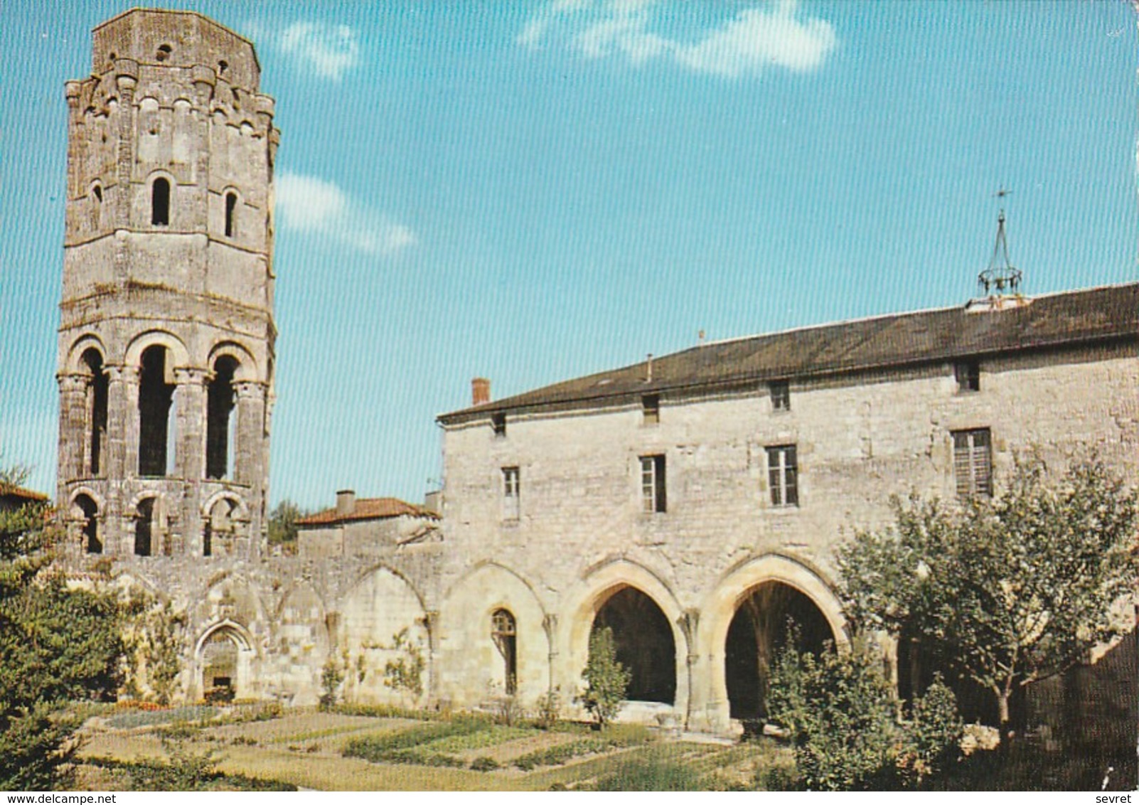 CHARROUX. - Ancienne Abbaye. - Vue Prise De L'Ouest. CPM - Charroux