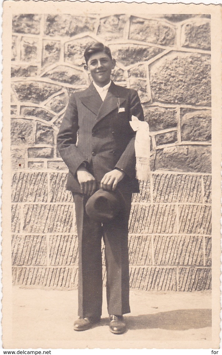 Carte Photo : Enfant : Communiant Avec Brassard Et Chapeau - - Comunioni