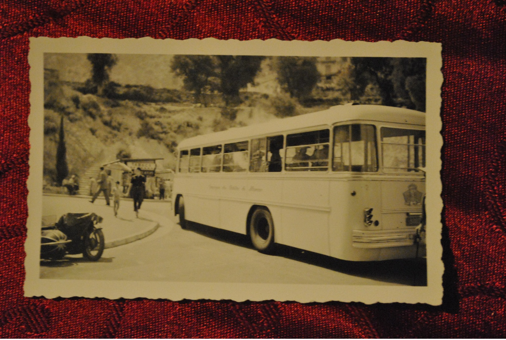 Photo Monte Carlo 1955 Autobus Car Compagnie Des Autobus De Monaco Side Car Sur La Gauche Tabac Au Fond - Automobiles