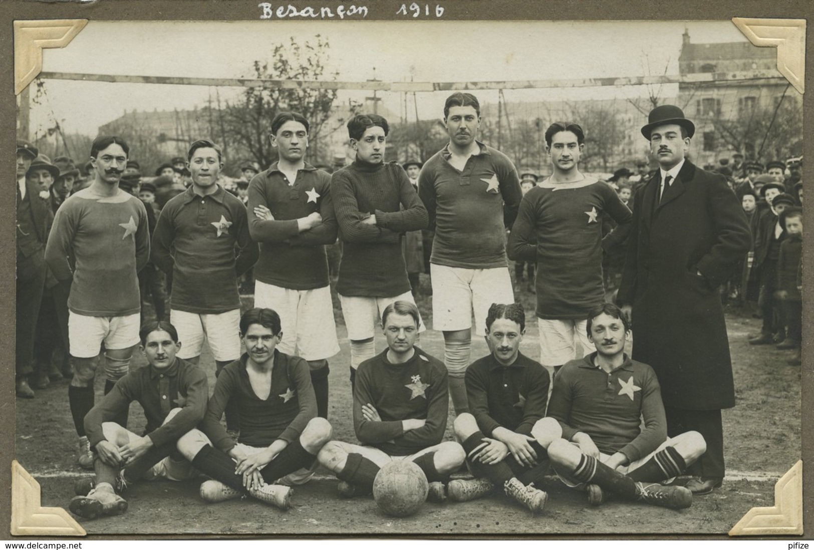 Carte Photo D'une équipe De Football Légendée "Besançon 1916". Equipe De Paris ? (Etoile , EDL). - Fútbol