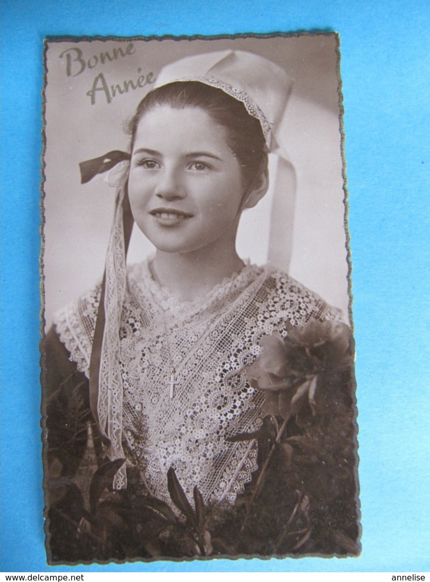 1950 Bonne Année Format "mignonnette" Carte-photo Portrait Fillette Coiffe Bigouden - Nouvel An