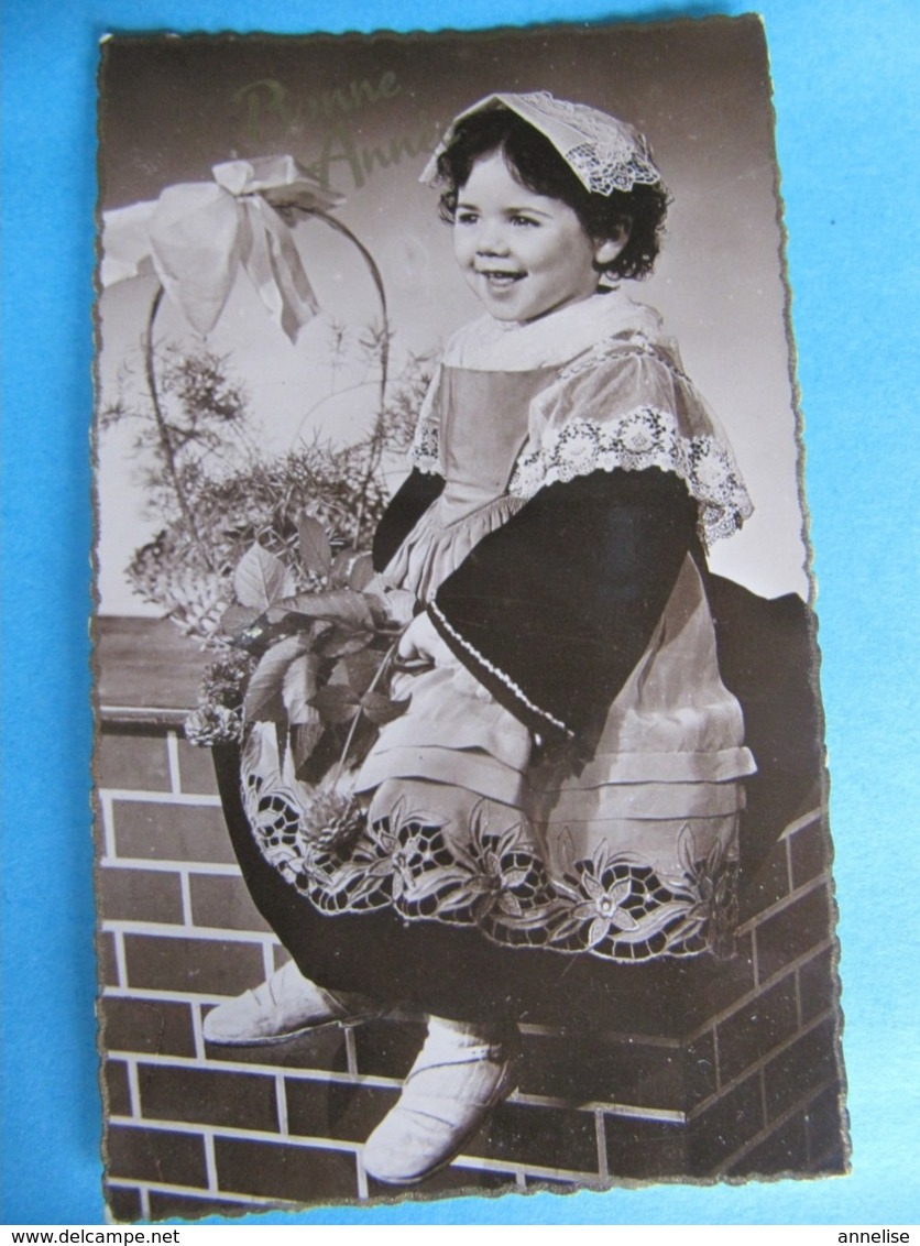 1950 Bonne Année Format "mignonnette" Carte-photo Fillette Coiffe Costume Pont Aven Ed REMA Quimper - Nieuwjaar