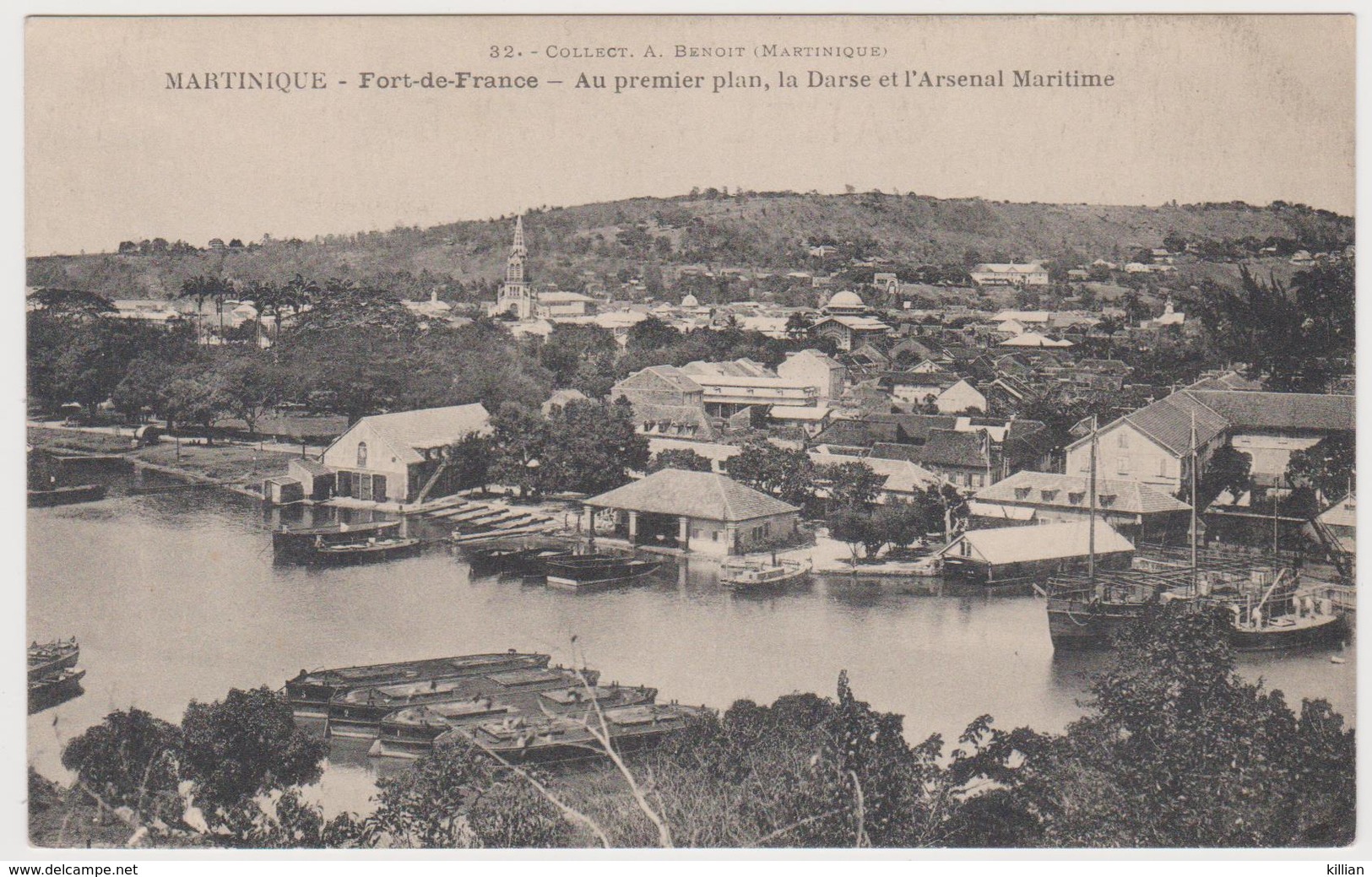 Martinique   Fort De France  Au Premier Plan,la Darse Et L'arsenal Maritime - Fort De France