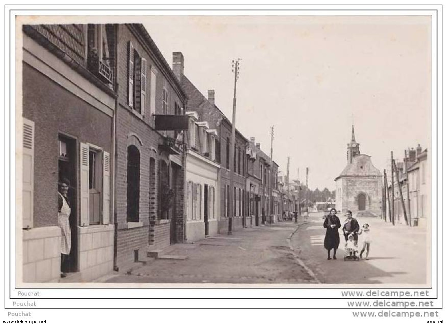 80)  Fouilloy.- (Somme) Rue Aristide Briand - (animée) - Autres & Non Classés