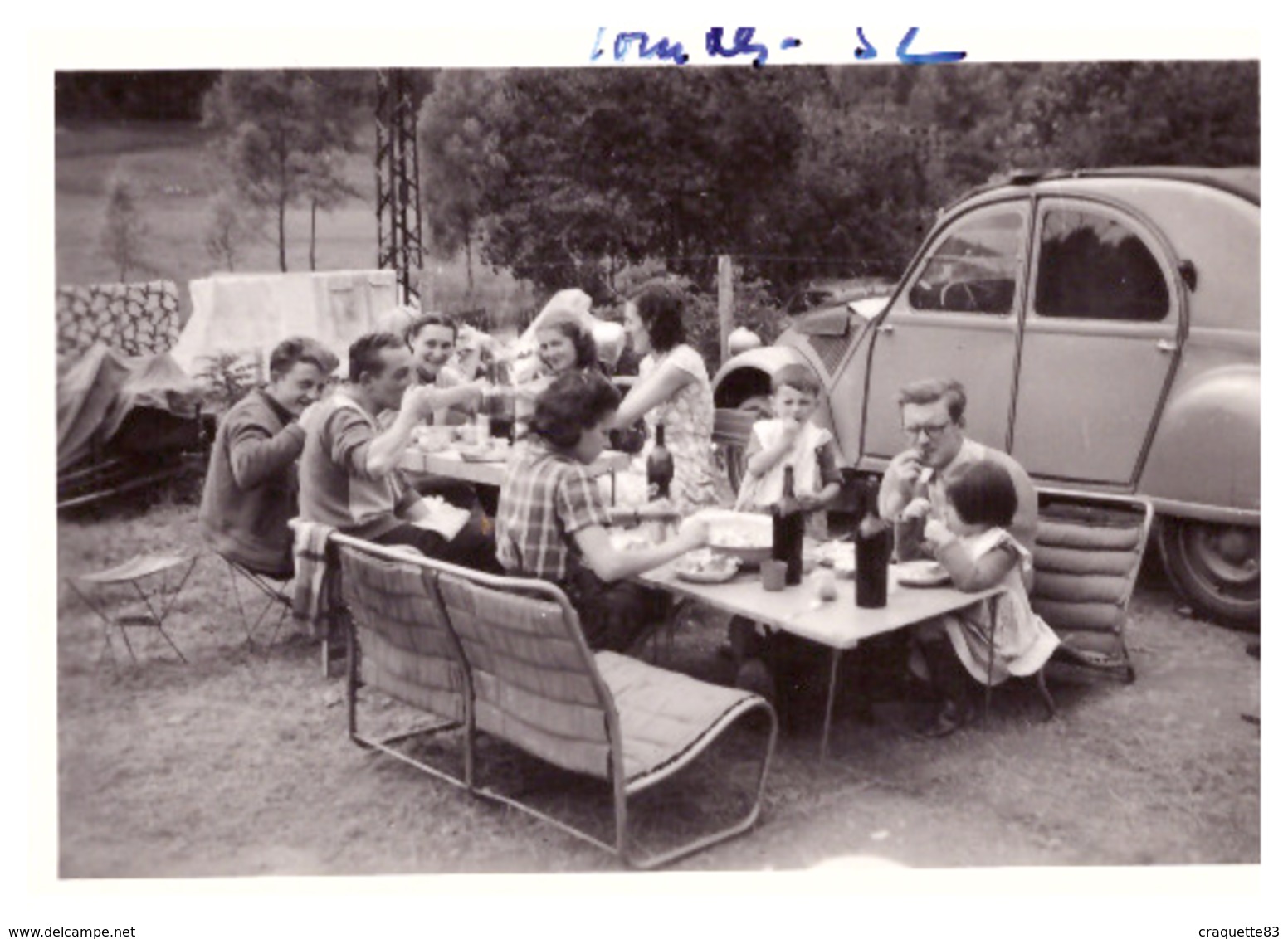PIQUE NIQUE EN FAMILLE A COTE DE LA 2CV  A LOURDES 1952 - Automobile