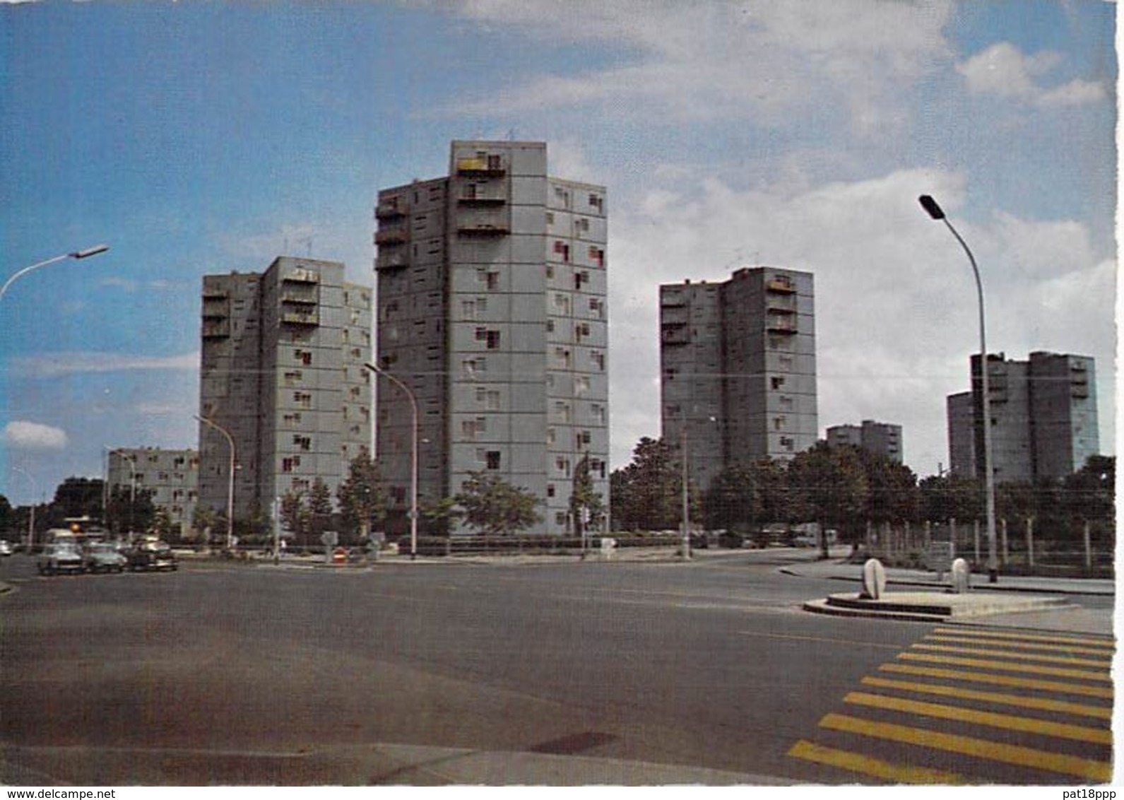 93 - PANTIN :  La Cité Des Courtillières ( Immeubles HLM Résidence ) CPSM Dentelée Grand Format  - Seine St Denis - Pantin