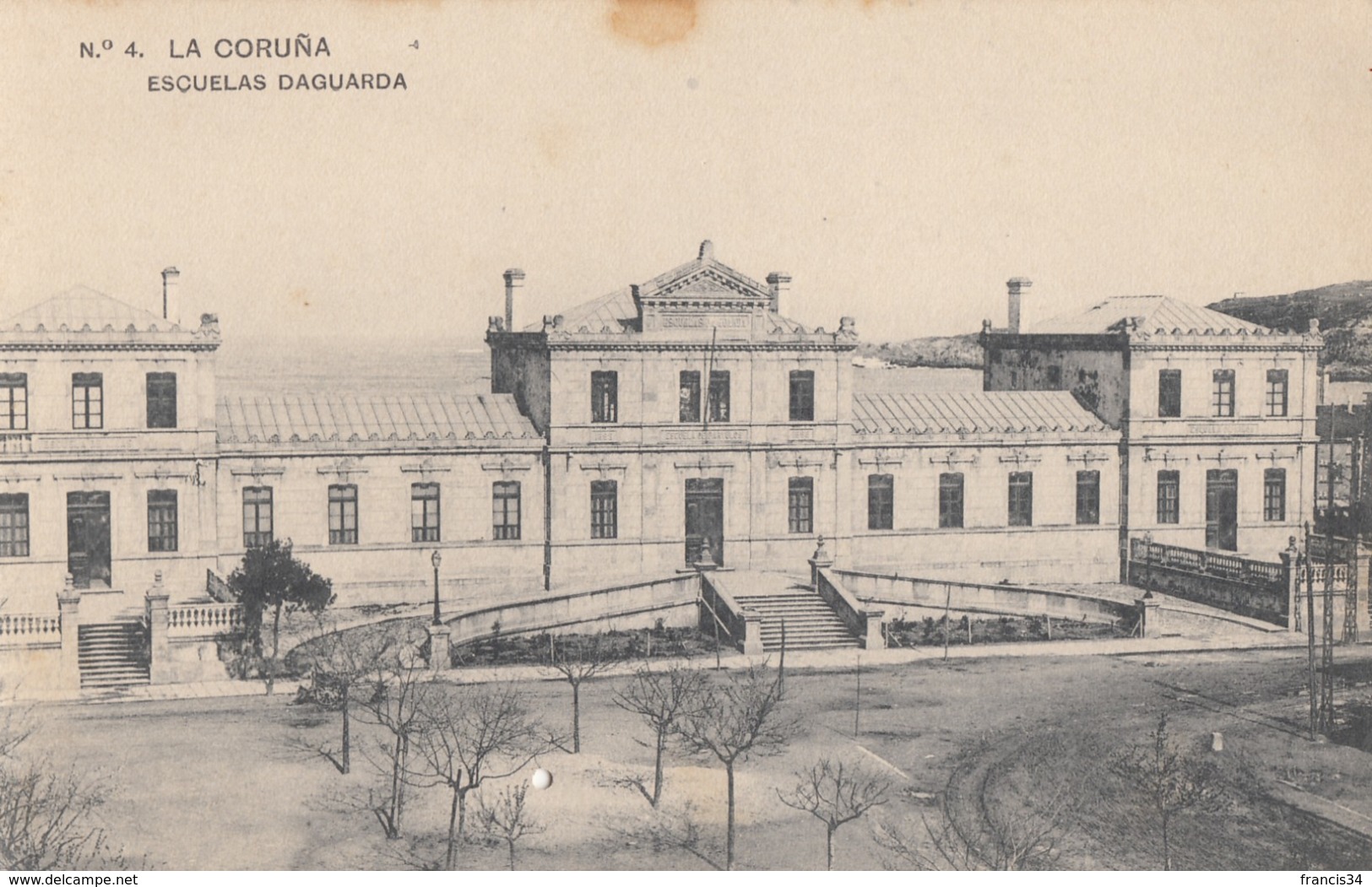 CPA - La Coruña - Escuelas Daguarda - La Coruña