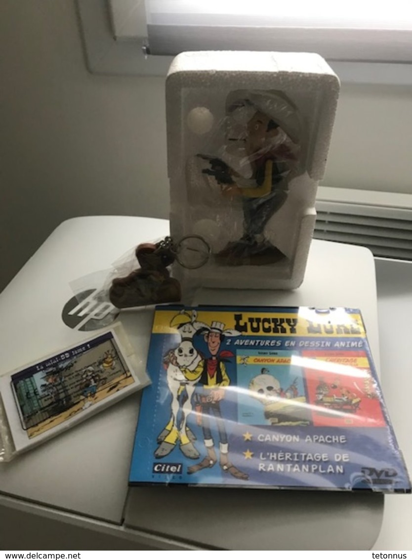 FIGURINE EN RESINE DE LUCKY LUKE - Statuettes En Résine