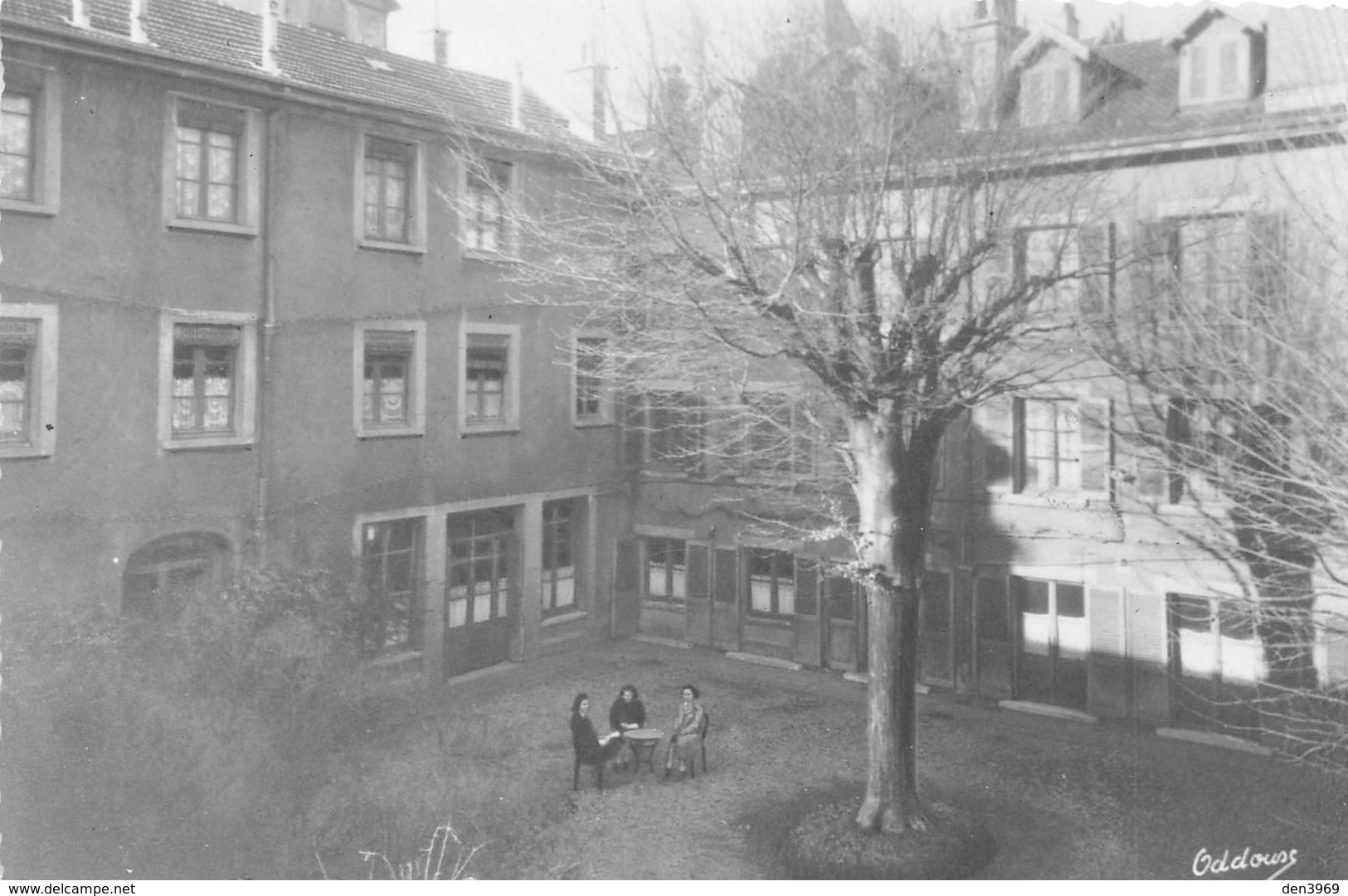 GRENOBLE - Maison De Famille Pour Jeunes Filles Notre-Dame De France - Façade Sur Le Jardin - Cliché Oddoux - Grenoble