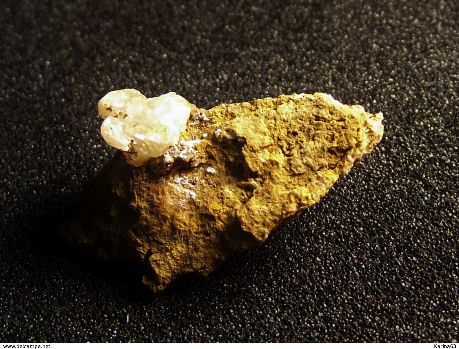 Stolzite On Matrix ( 1.5 X 1 X 1 Cm ) Sainte - Lucie Mine - Lozere - France - Minerali