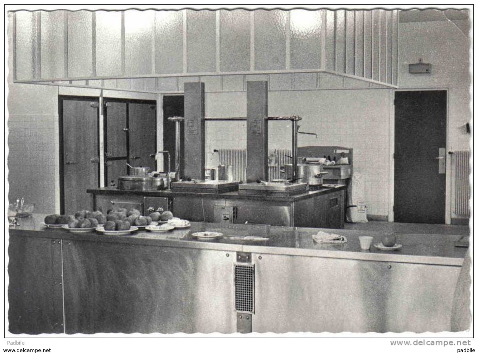 Carte Postale 91. Fleury Merogis  Clinique Frédéric Henri Manhes  La Cuisine Trés Beau Plan - Fleury Merogis