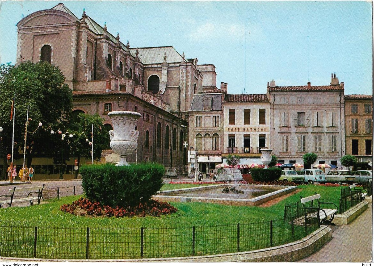 MONTAUBAN - Place Du Maréchal Foch - Voiture : Renault 4 L - Citroen Ami 6 - 2 CV - Montauban