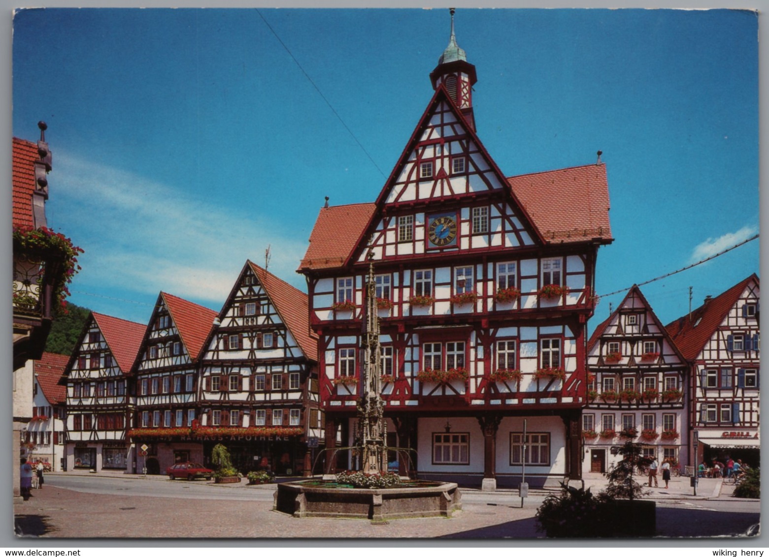 Bad Urach - Rathauspartie Mit Marktbrunnen - Bad Urach