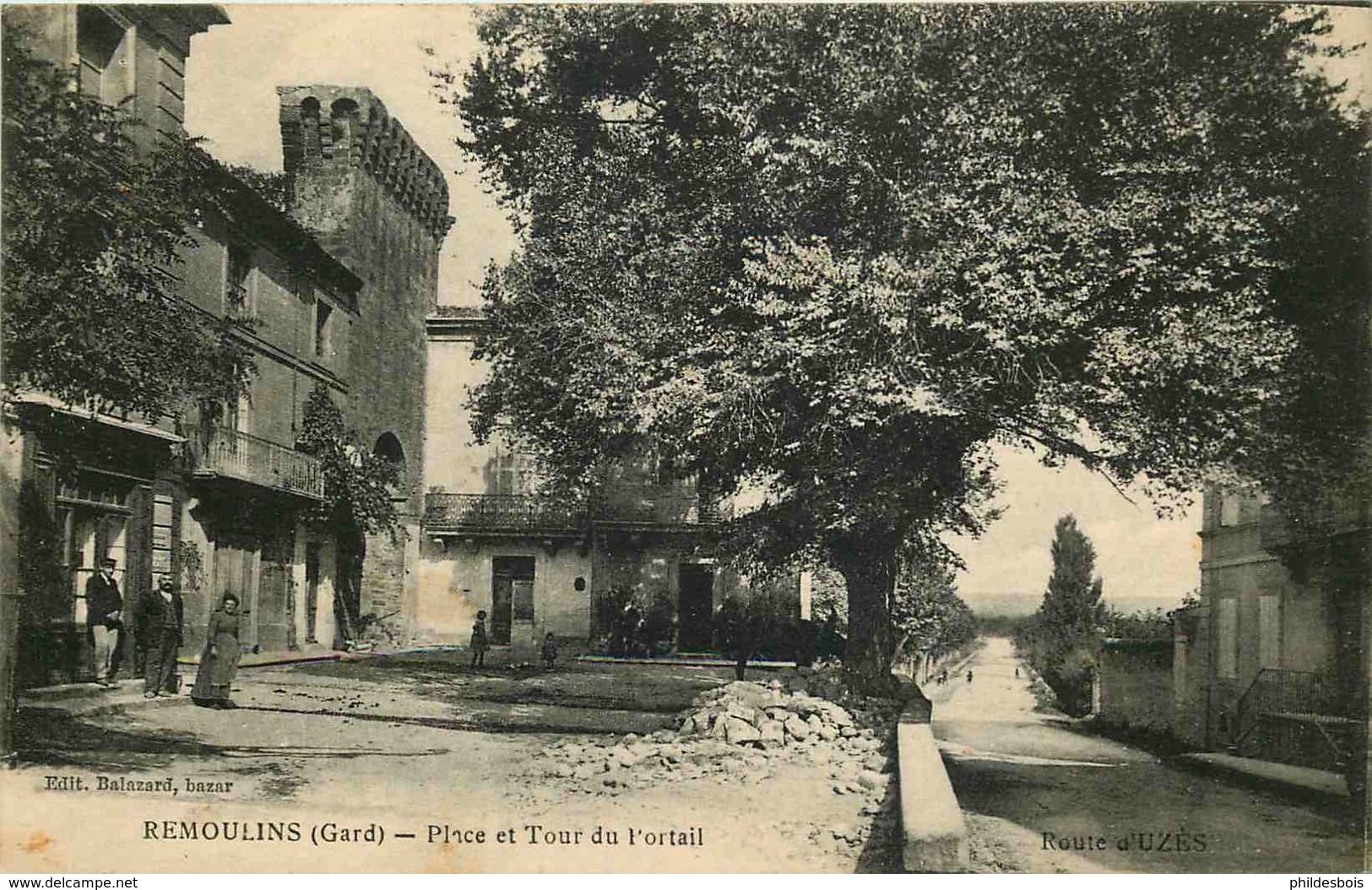 GARD  REMOULINS   Place Et Tour Du Portail - Remoulins