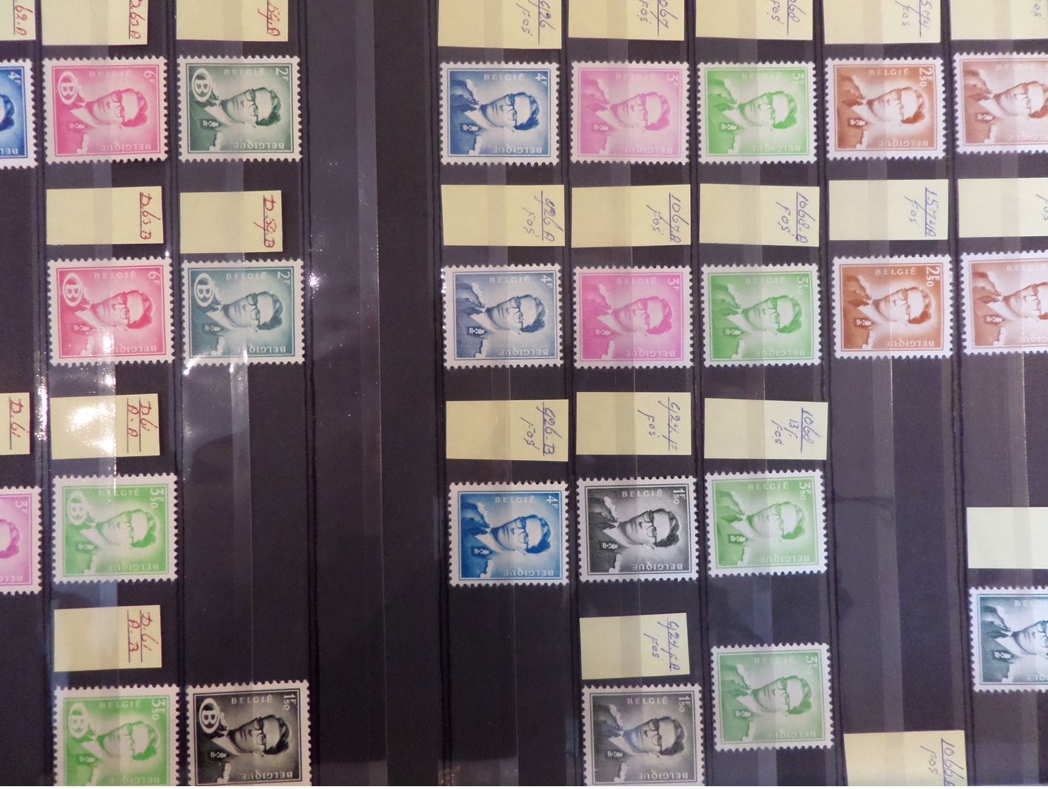 Superbe vrac de milliers de timbres tous pays. Anciens, nombreux pays + bonnes valeurs ! . Cote énorme!!! A saisir!