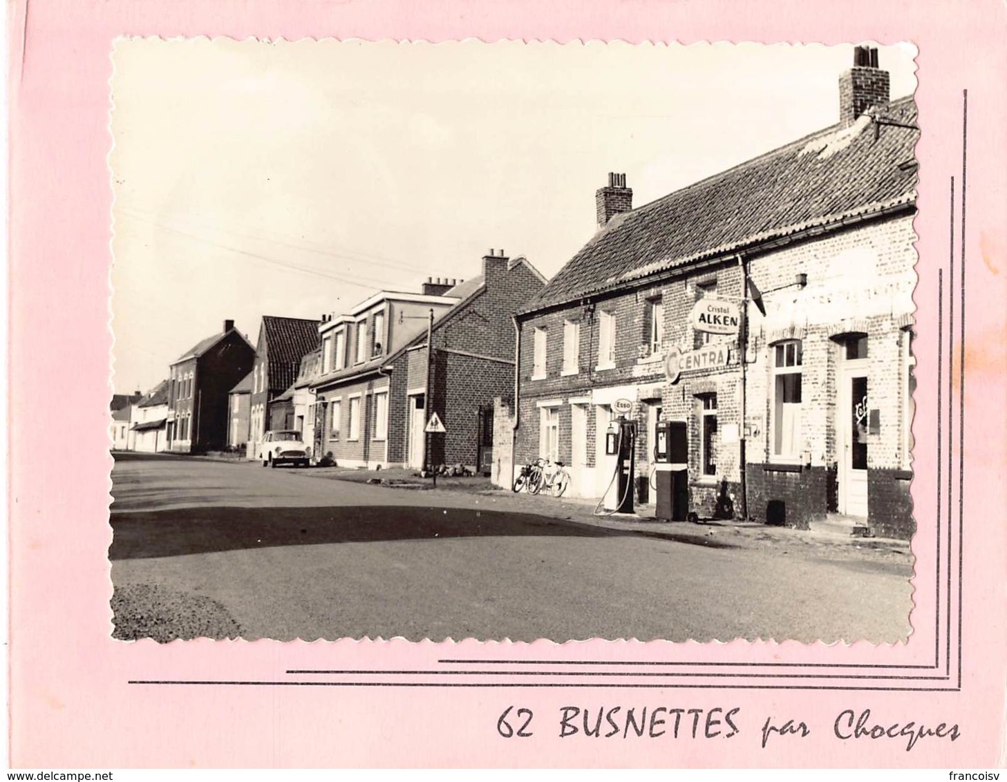 Busnettes Par Chocques.  Photo Marcel Guilbaut  Lambersart. . Commerce Bistrot. Photo Pompe A Essence - Autres & Non Classés