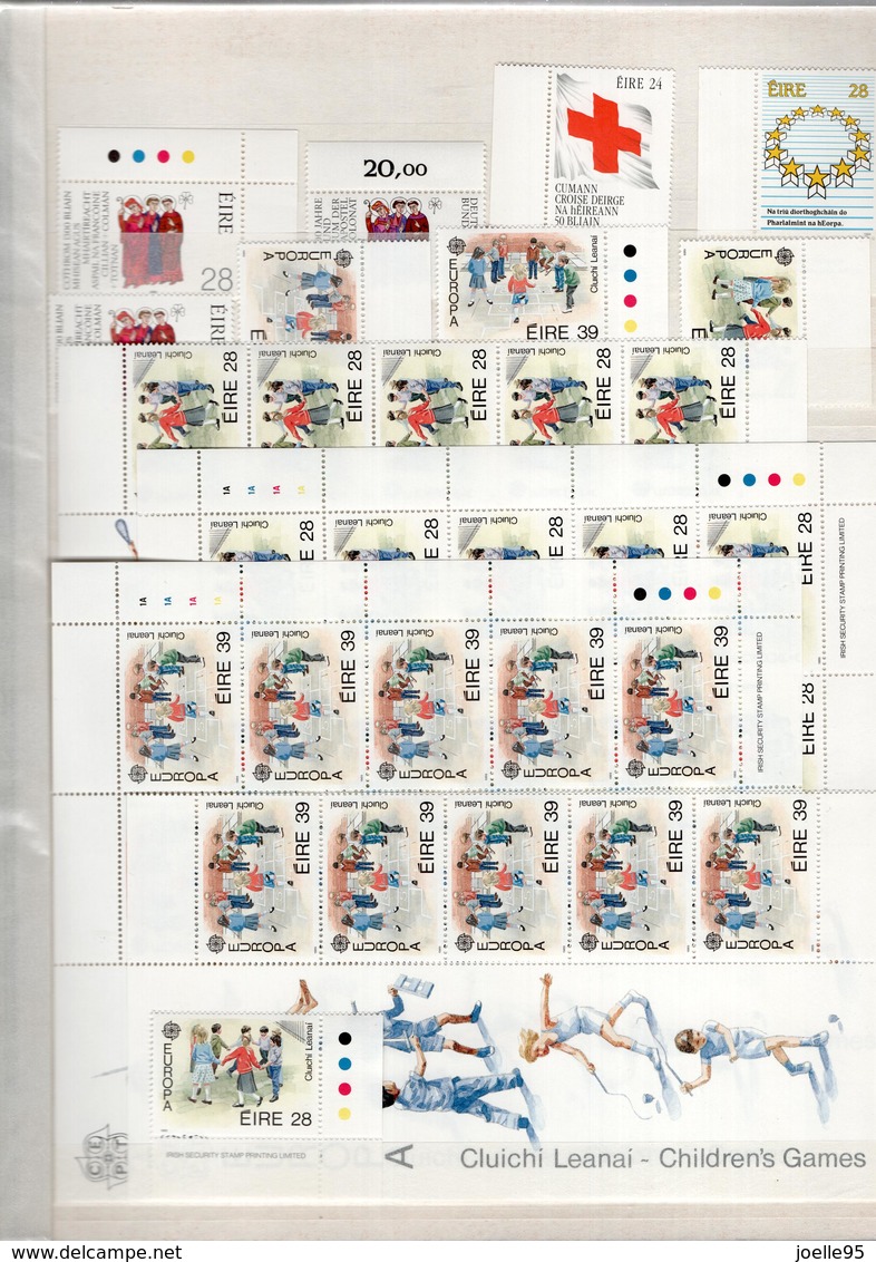 Ierland 1970/2000 - Postfrisse verzameling in album met gutter pairs, traffic lights, velletjes en blokken