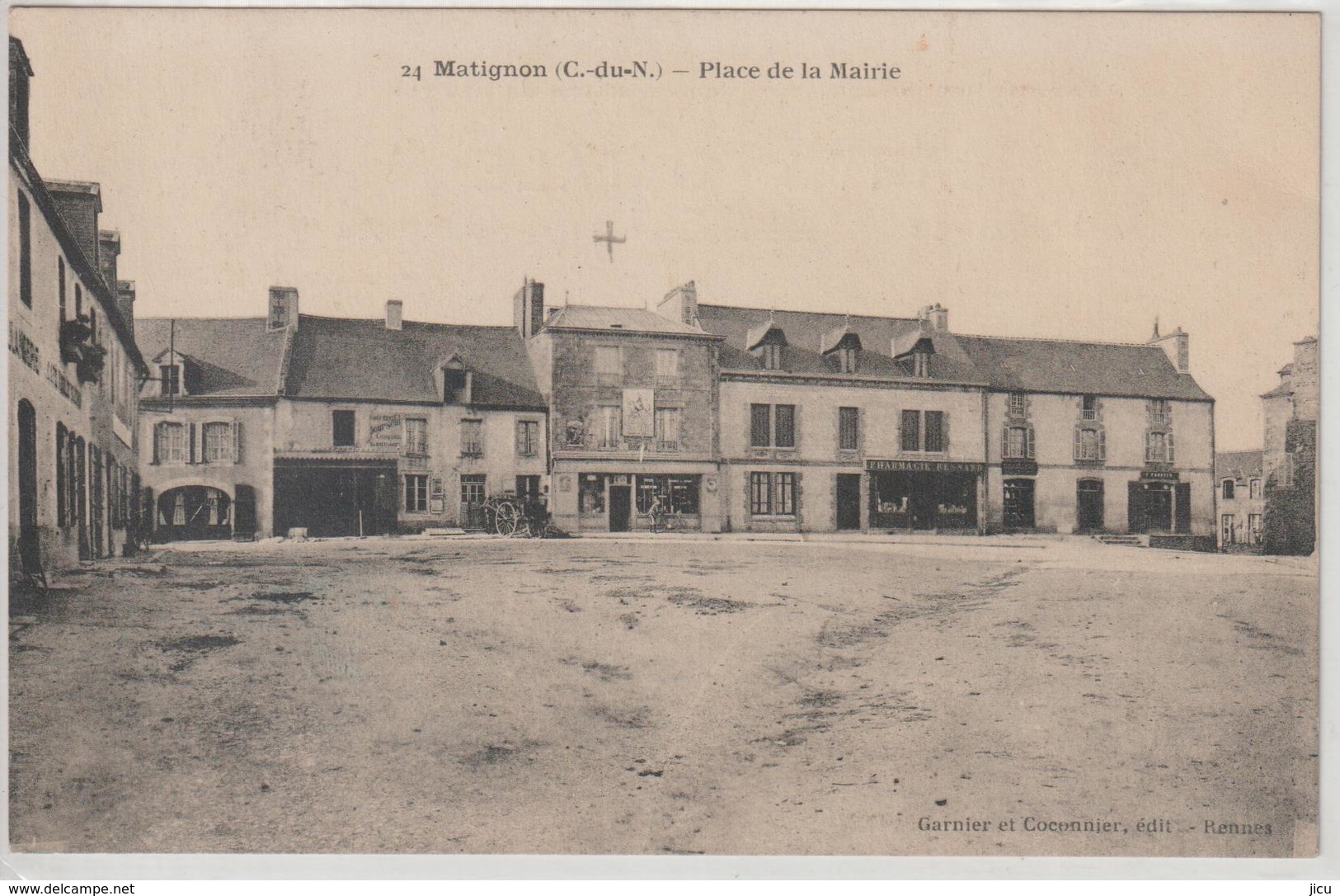 MATIGNON, Place De La Mairie - 24 Garnier Et Coconnier - Autres & Non Classés