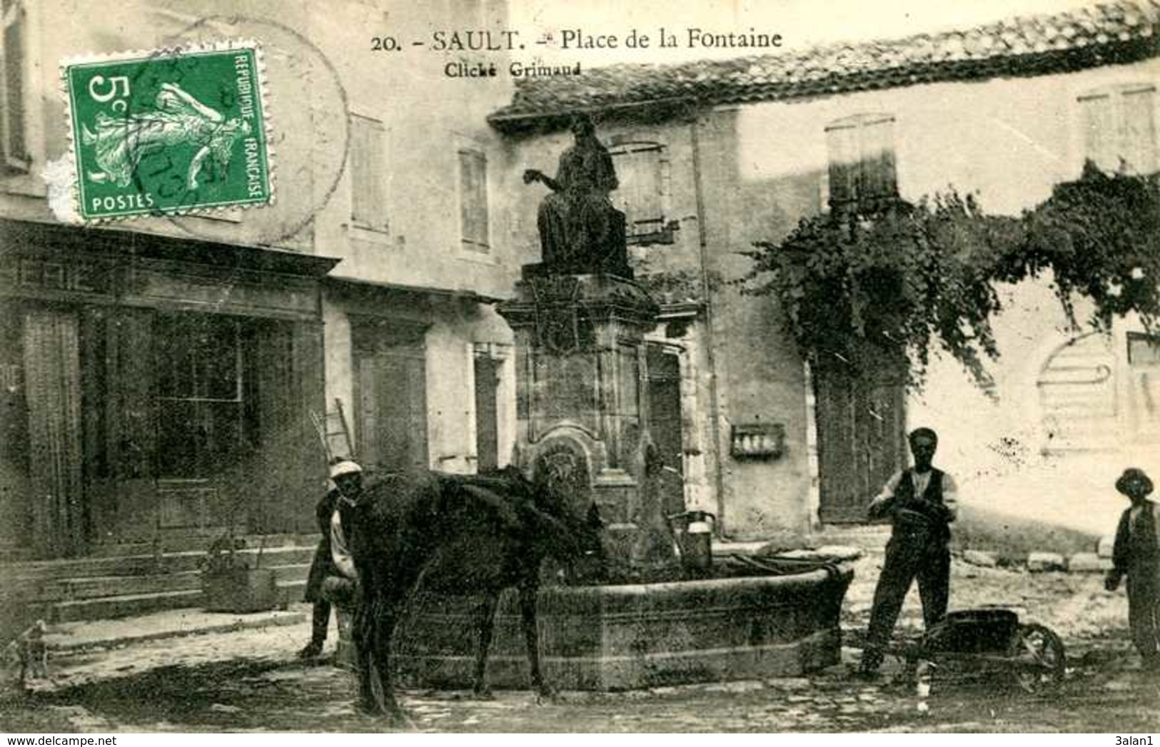 SAULT =  Place De La Fontaine   1383 - Autres & Non Classés