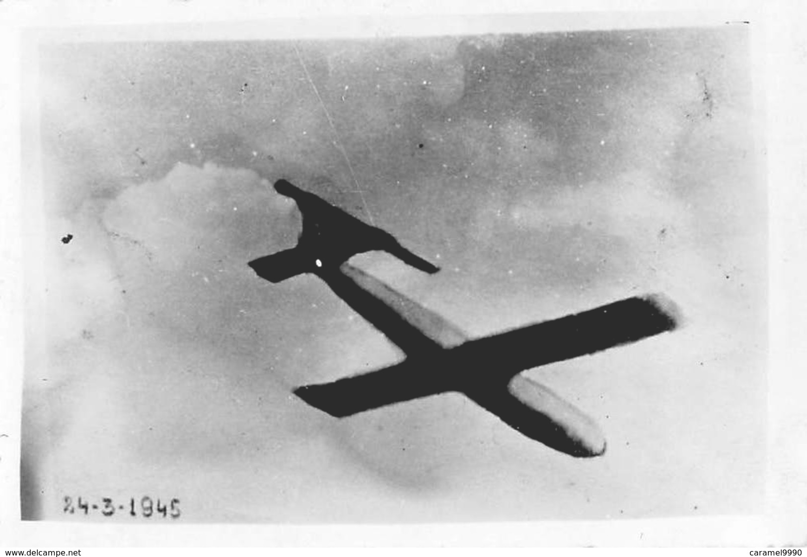 Foto Photo Oorlog 1940-1945  Vliegende Bom In Vlucht Anno 1944  Foto!        Afm 9 X 6 Cm  M 2024 - Guerre 1939-45