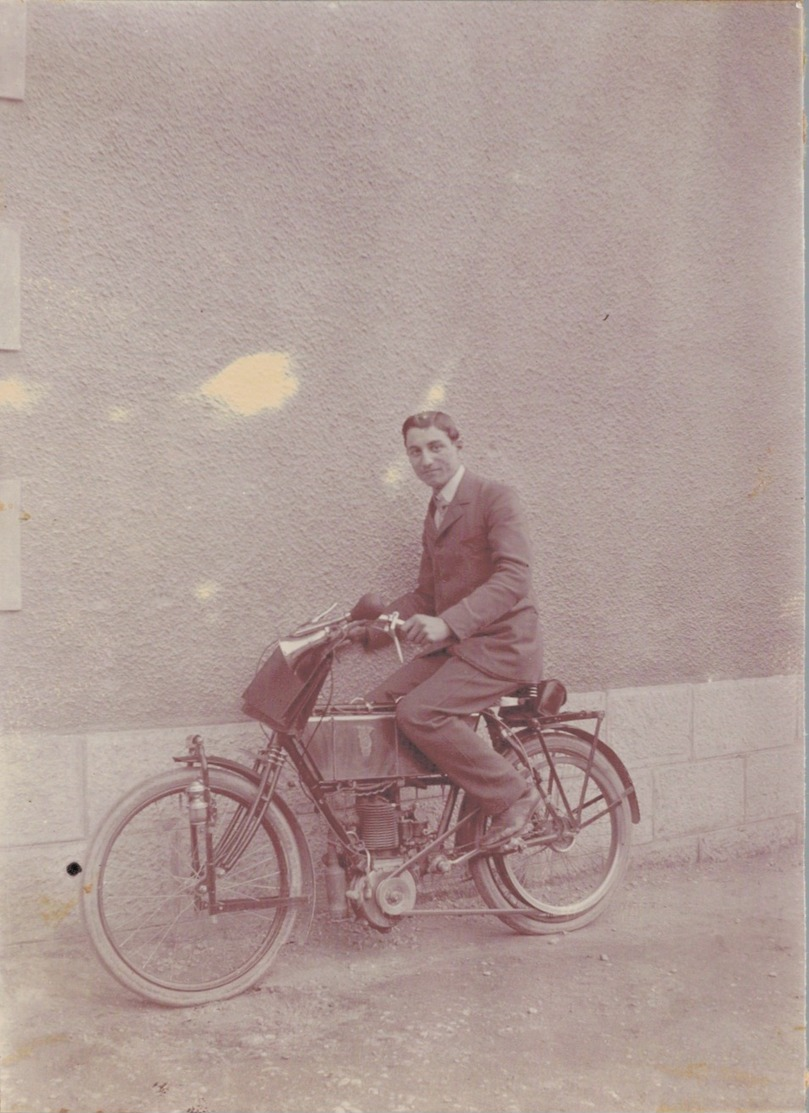 J36 - Photo Originale Début De Siècle  - Une Bien Belle Moto Et Son Conducteur Prêt à Prendre Laroute - Automobiles