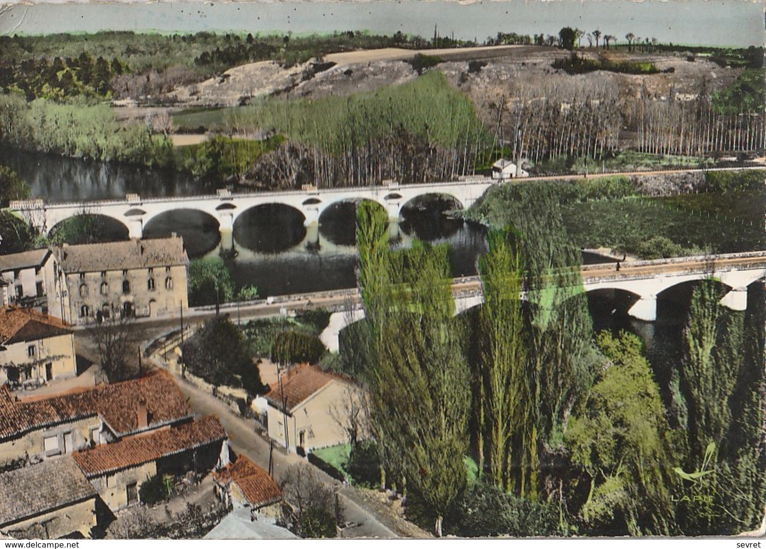 LUSSAC-LES-CHÂTEAUX. - Les Ponts. CPM Dentelée RARE - Lussac Les Chateaux