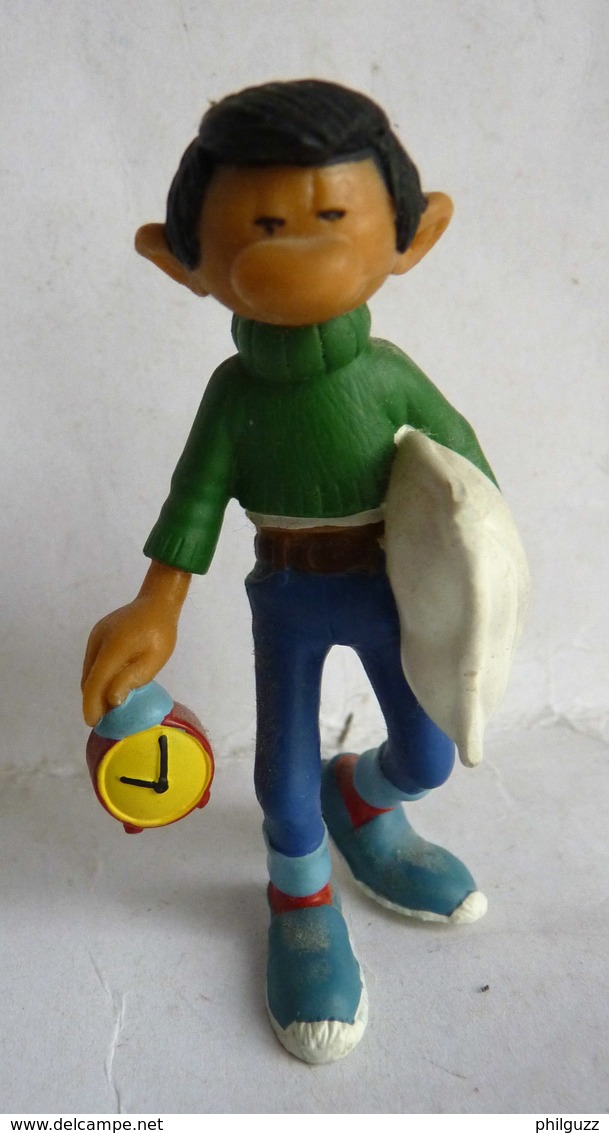 Figurine GASTON LAGAFFE Avec Oreiller Et Réveil PLASTOY 1991 - FRANQUIN 2ème Tirage Visage Couleur Du Plastique - Little Figures - Plastic