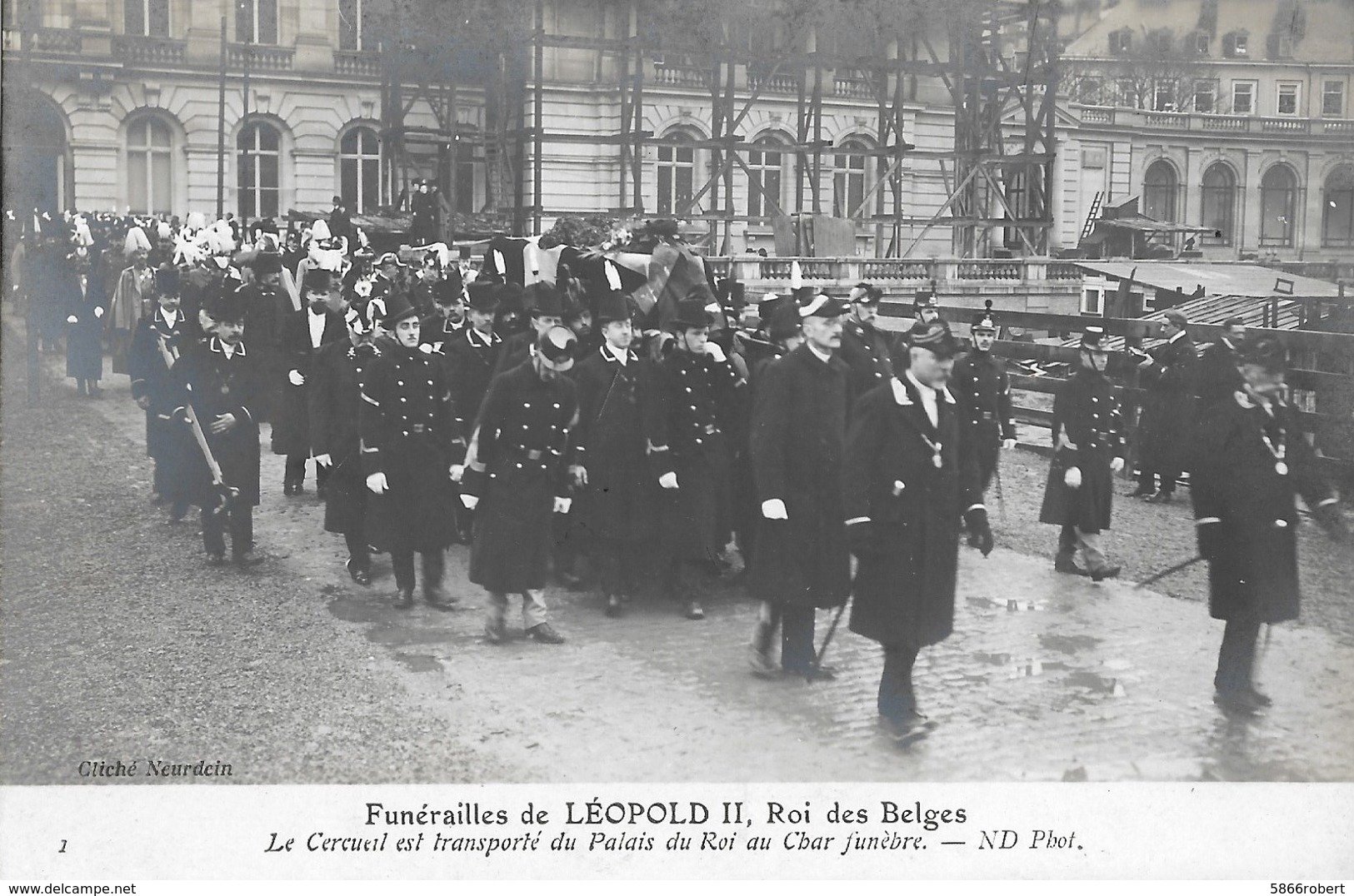 CARTE POSTALE PHOTO ORIGINALE ANCIENNE : LES FUNERAILLES DE LEOPOLD II ROI DES BELGES DU PALAIS DU ROI AU CHAR FUNEBRE - Königshäuser