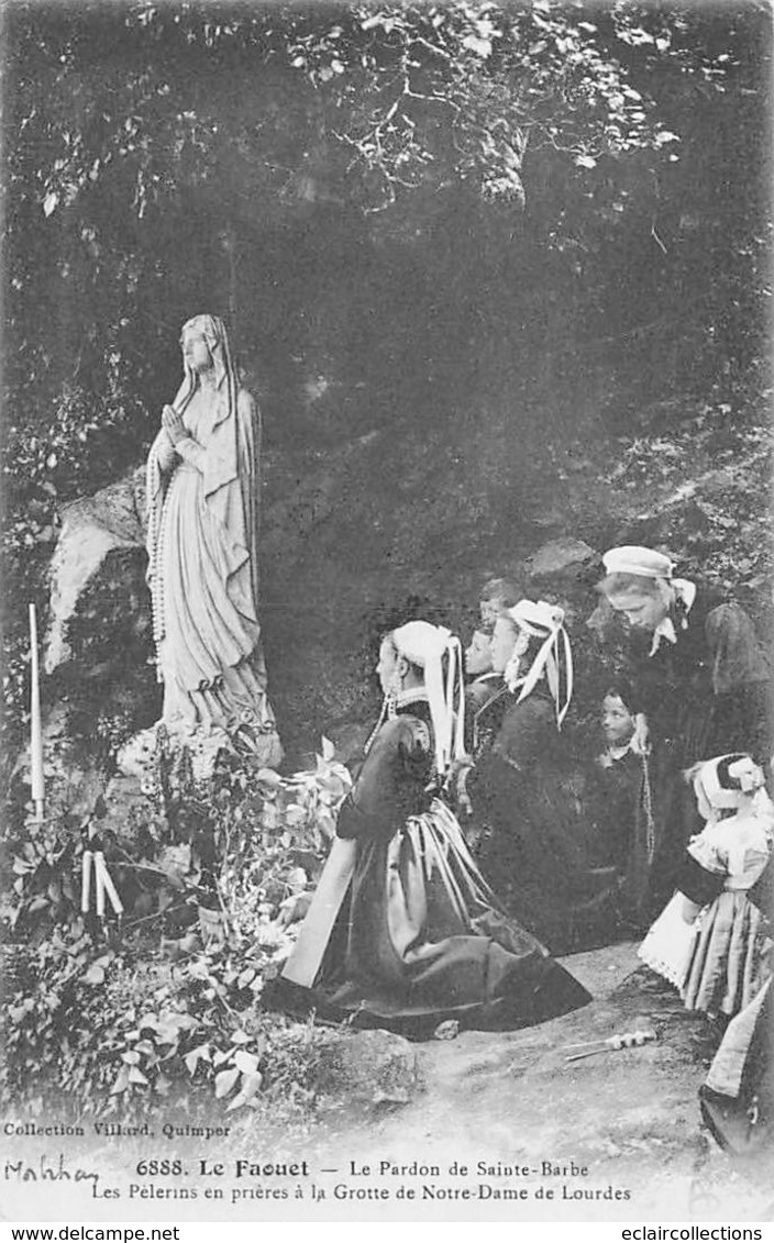 Le Faouet        56        Le Pardon. Pèlerins En Prières A La Grotte N.Dame De Lourdes           (Voir Scan) - Le Faouet