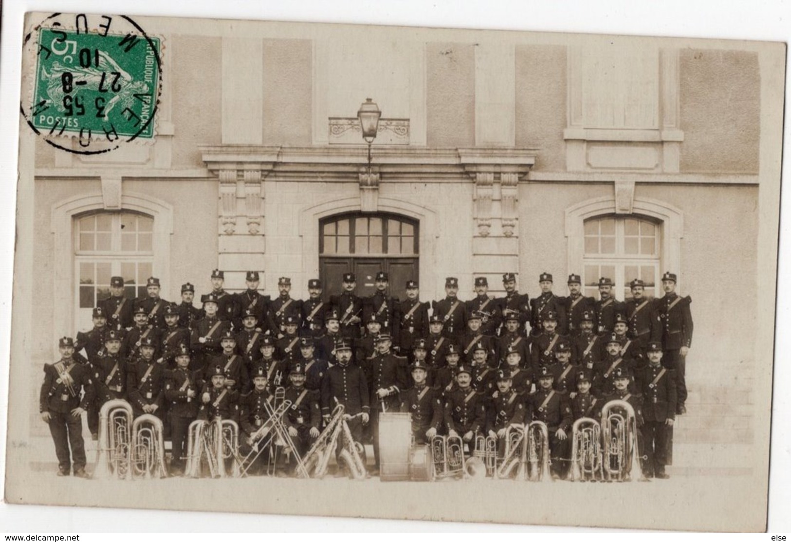 55  VERDUN   MUSIQUE MILITAIRE  TRES BEAU PLAN   CARTE PHOTO  1910 - Verdun