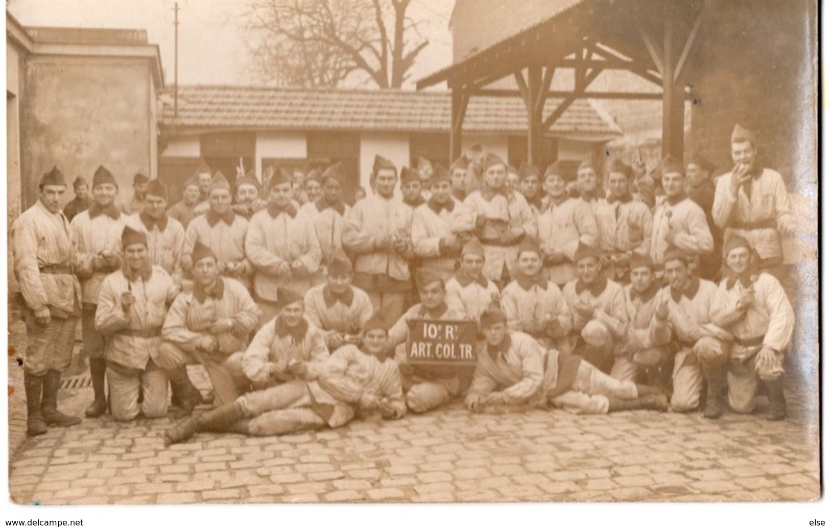 92  RUEIL  GROUPE DE MILITAIRES  10° RI ART COL TR   TRES BEAU PLAN   CARTE PHOTO  1931 - Characters