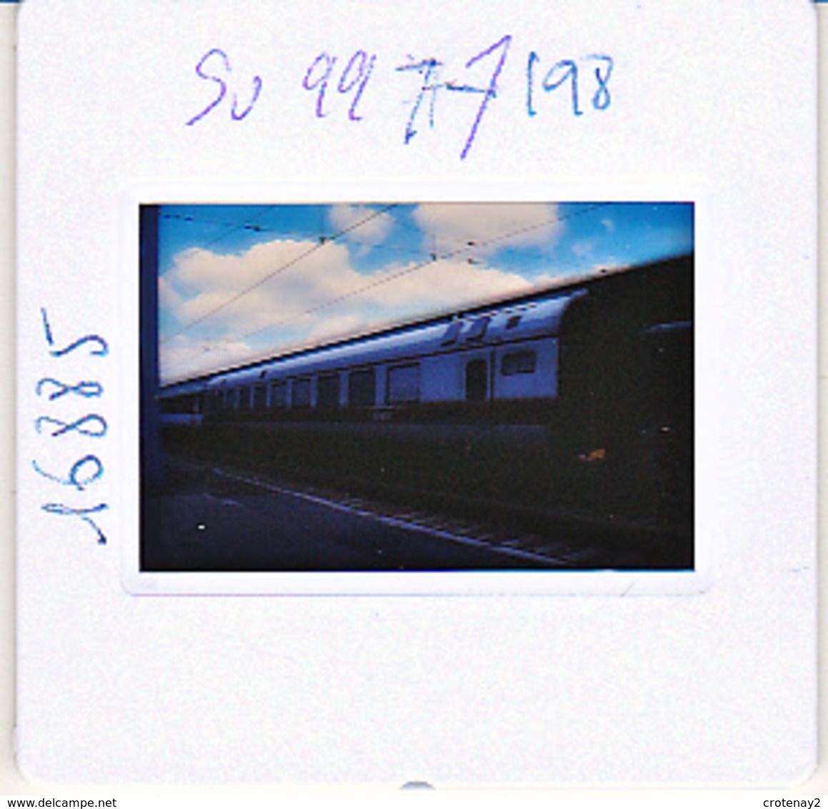 Photo Diapo Diapositive Slide Train Loco Wagon Voiture SNCF Spéciale De Service Le 26/06/2000 VOIR ZOOM - Dias