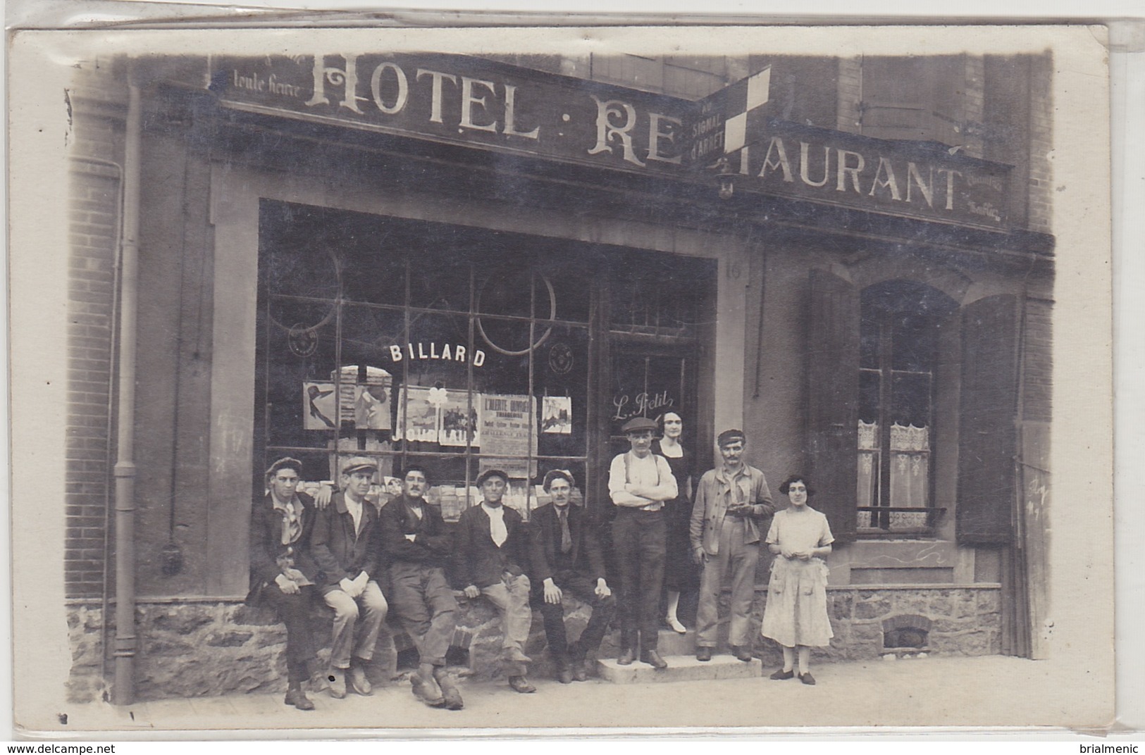 Carte-Photo VILLENEUVE ST GEORGES ( Texte Au Verso Et Affiche Sur La Vitre ) - Villeneuve Saint Georges