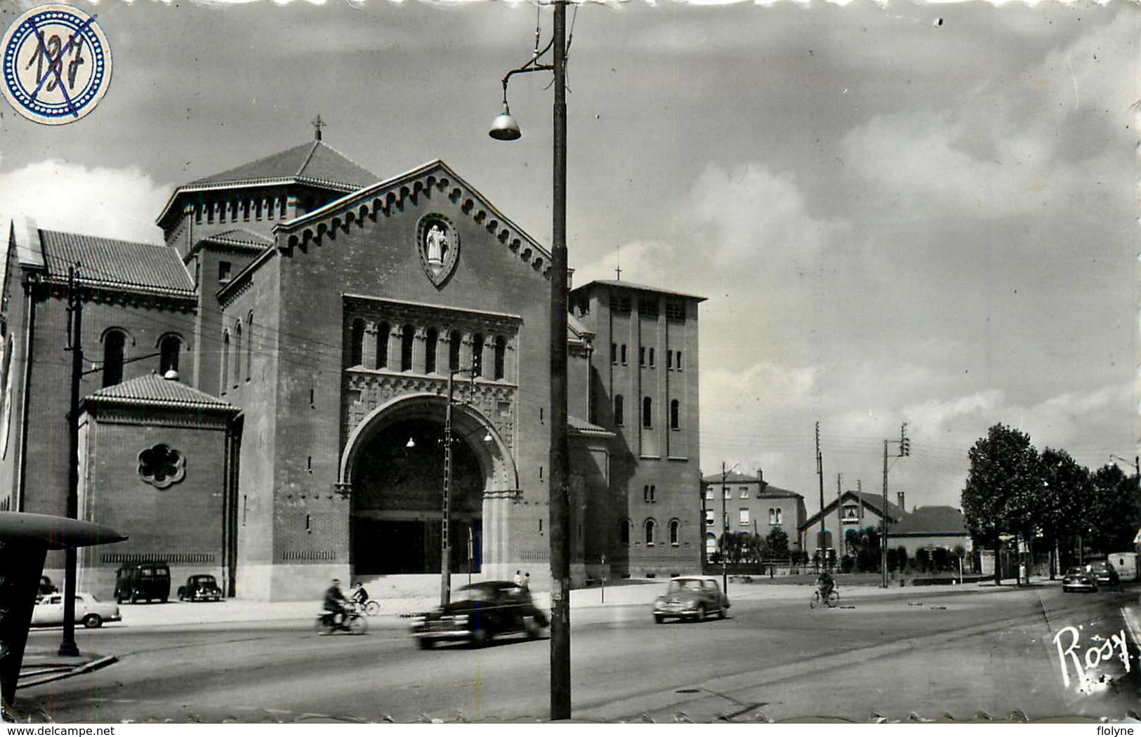 Nantes - Rue Et Nouvelle église Ste Thérèse - Animation - Nantes