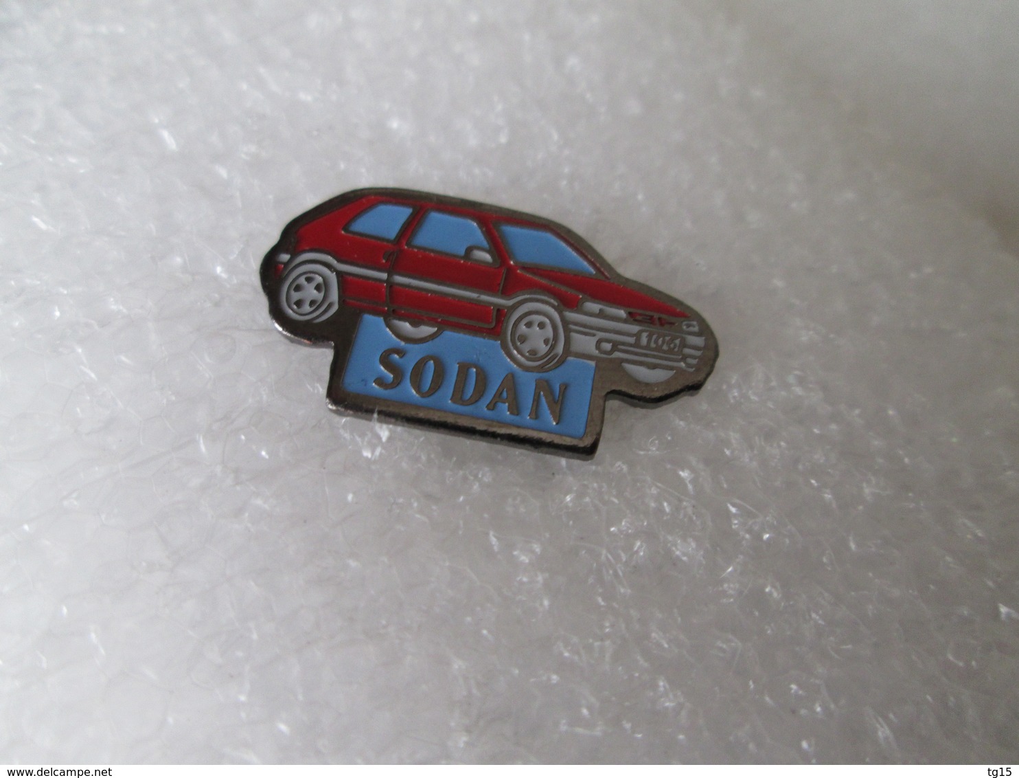 PIN'S   PEUGEOT  106  SODAN - Peugeot