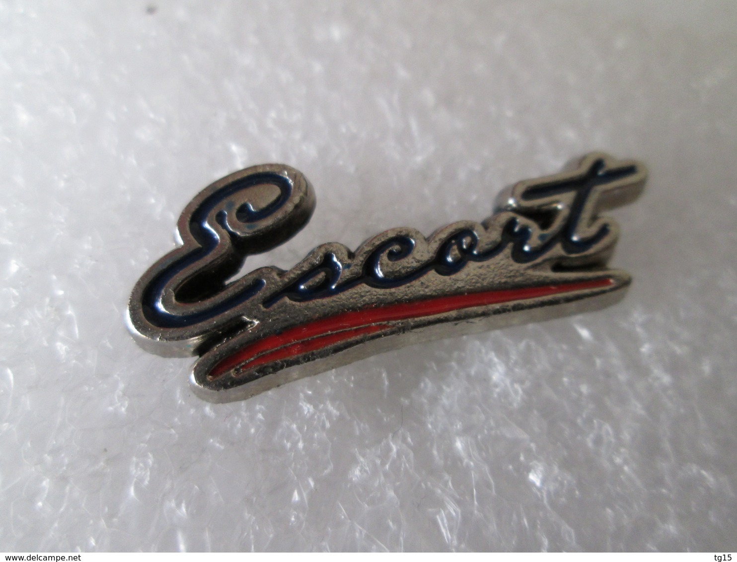 PIN'S   FORD  ESCORT   Zamak  SCM - Ford