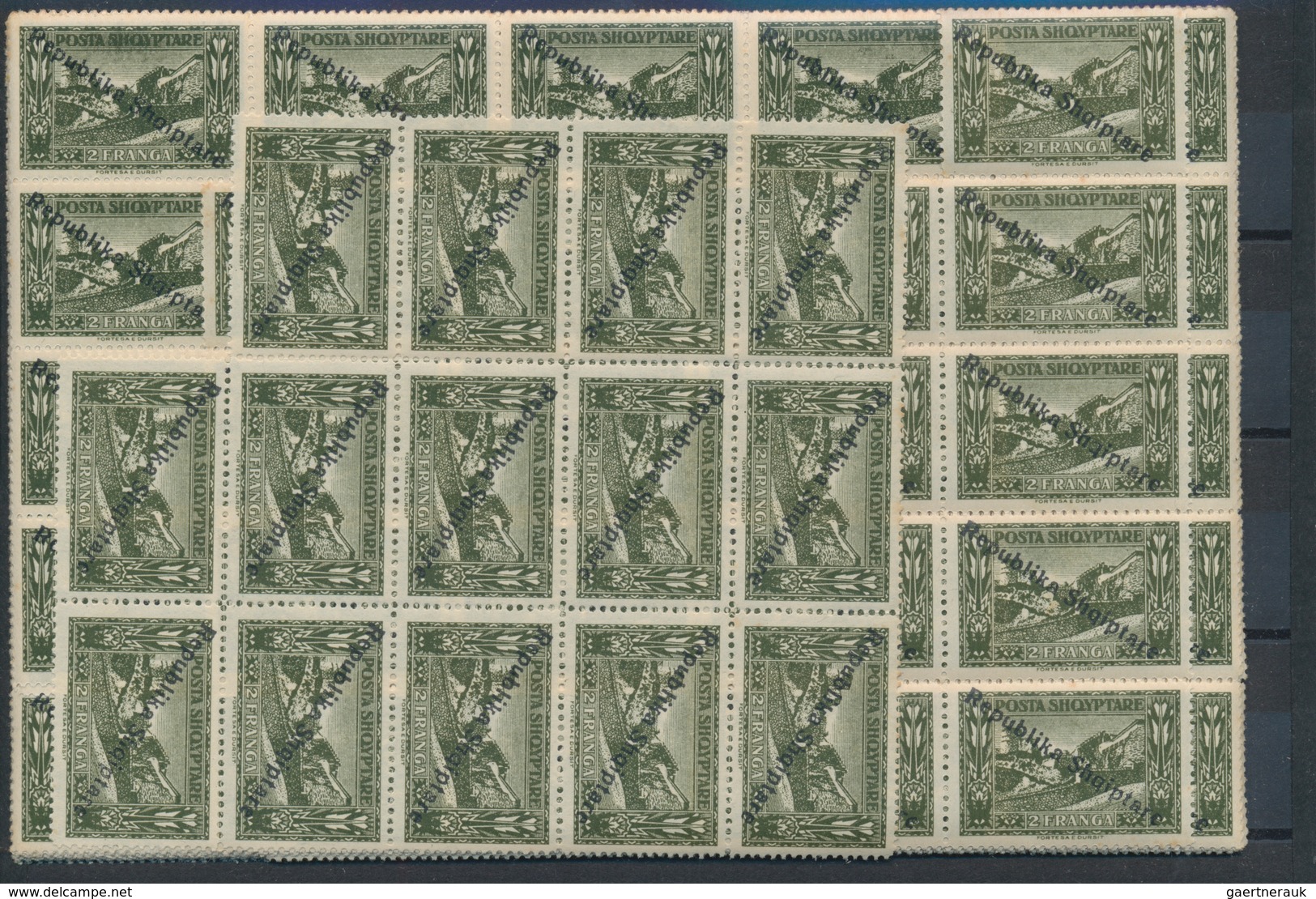 Albanien: 1920/1928, stock only MNH issues in units offering these quantities: Michel no. 74 (150 co