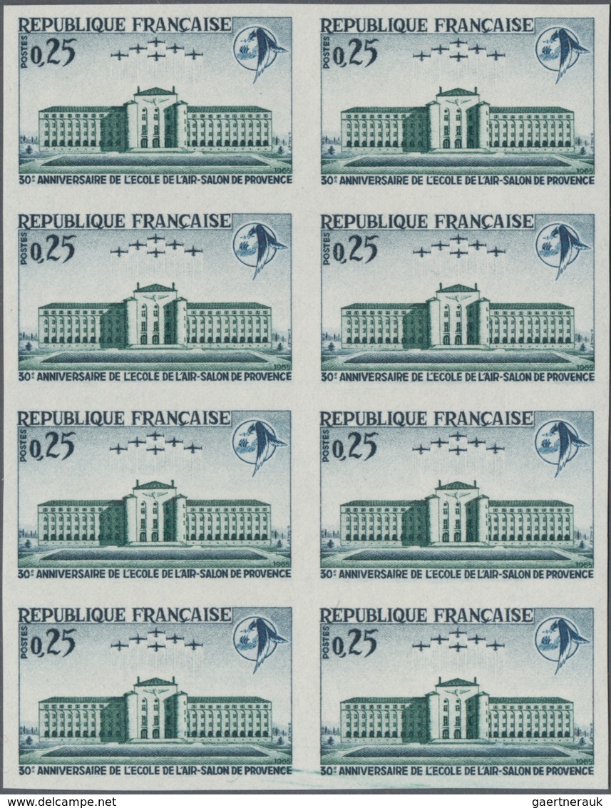 Frankreich: 1957/1978, MNH Assortment Of IMPERFORATE Stamps Within Multiples, Mainly Complete Commem - Collections