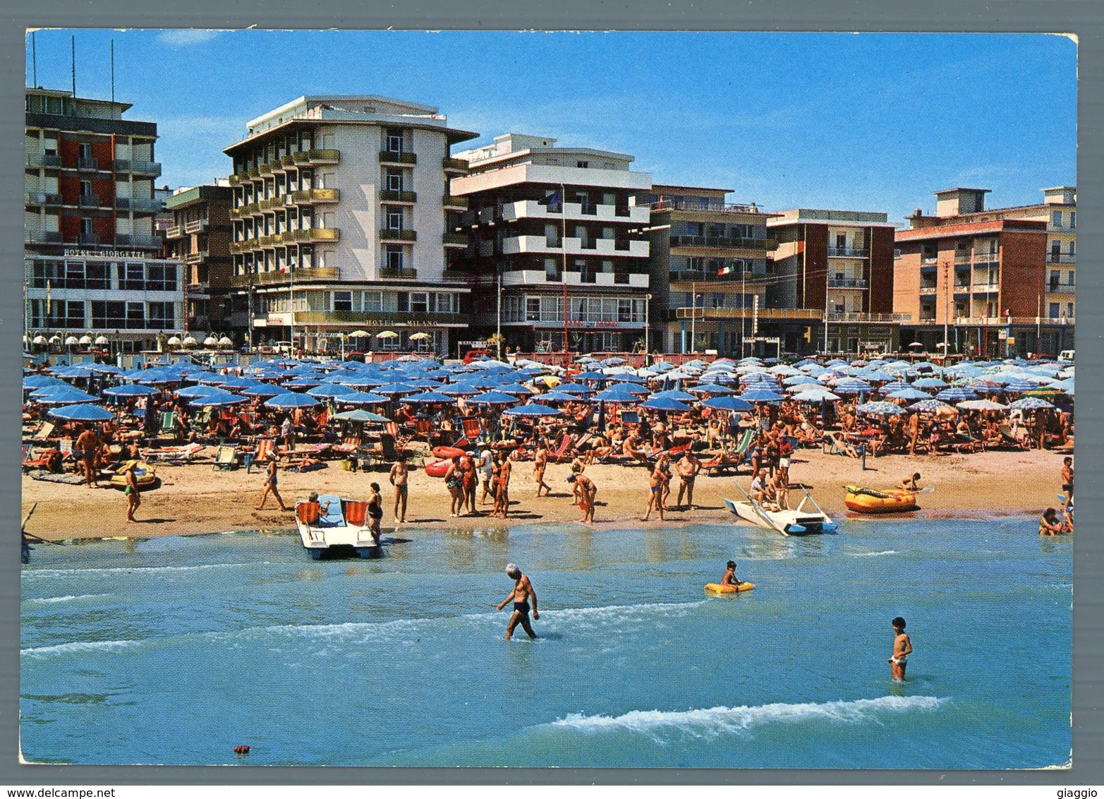 °°° Cartolina - Bellaria Alberghi E Spiaggia Viaggiata °°° - Rimini