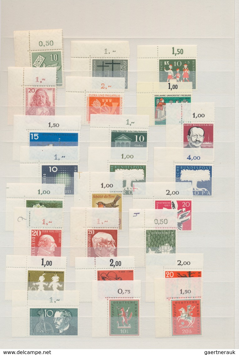 Bundesrepublik Deutschland: 1952/1994, BOGENECKE LINKS OBEN, Postfrische Sammlung Von Ca. 1.130 Vers - Collections