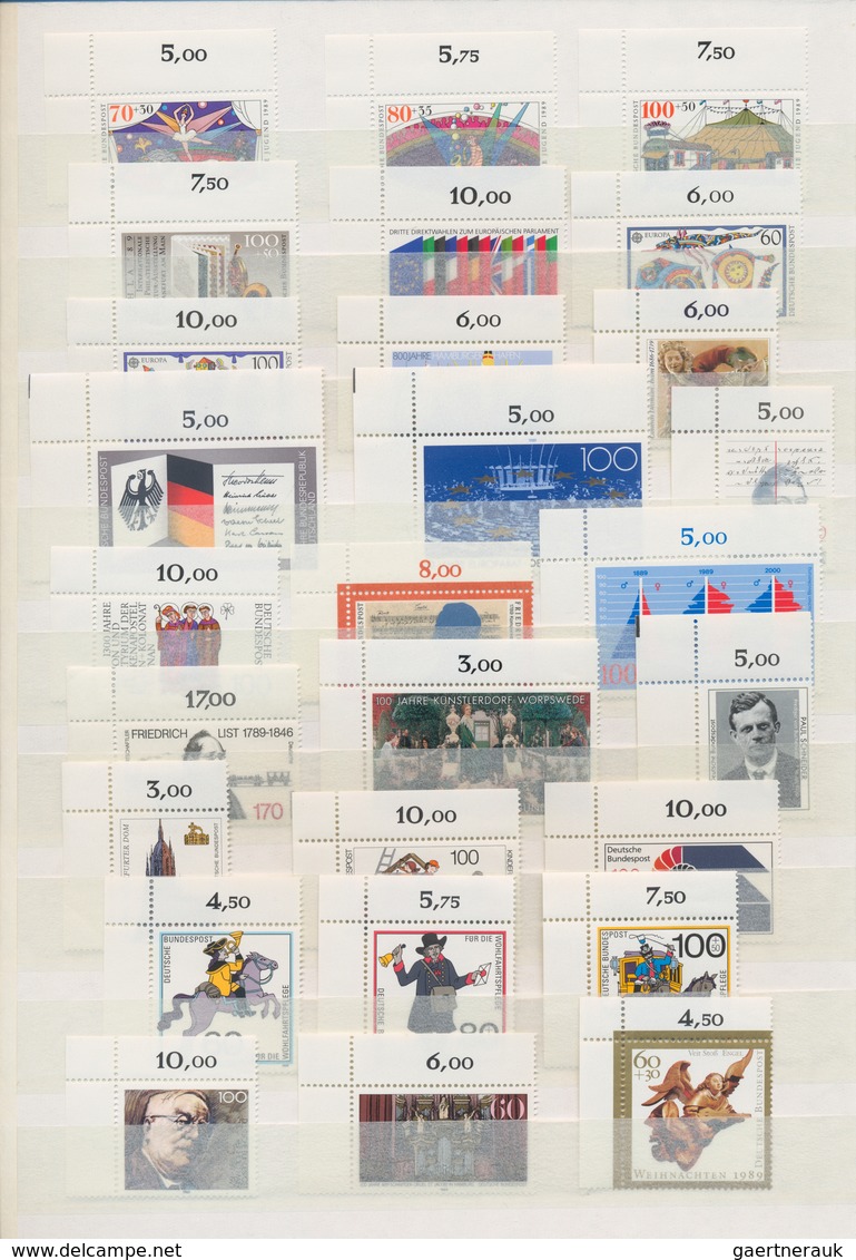 Bundesrepublik Deutschland: 1965/1994, BOGENECKE LINKS OBEN, Postfrische Sammlung Von Ca. 1.040 Vers - Collections