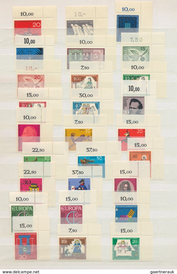 Bundesrepublik Deutschland: 1965/1994, BOGENECKE RECHTS OBEN, Postfrische Sammlung Von Ca. 1.045 Ver - Collections