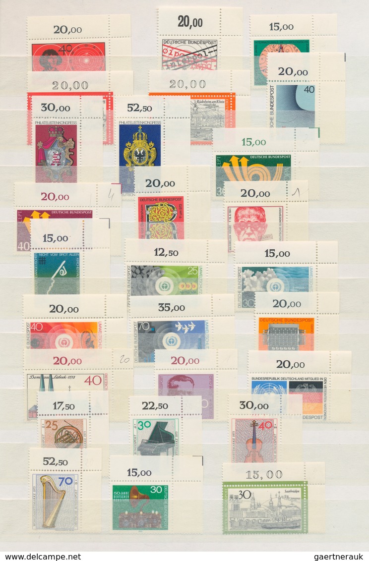 Bundesrepublik Deutschland: 1965/1994, BOGENECKE RECHTS OBEN, Postfrische Sammlung Von Ca. 1.045 Ver - Collections