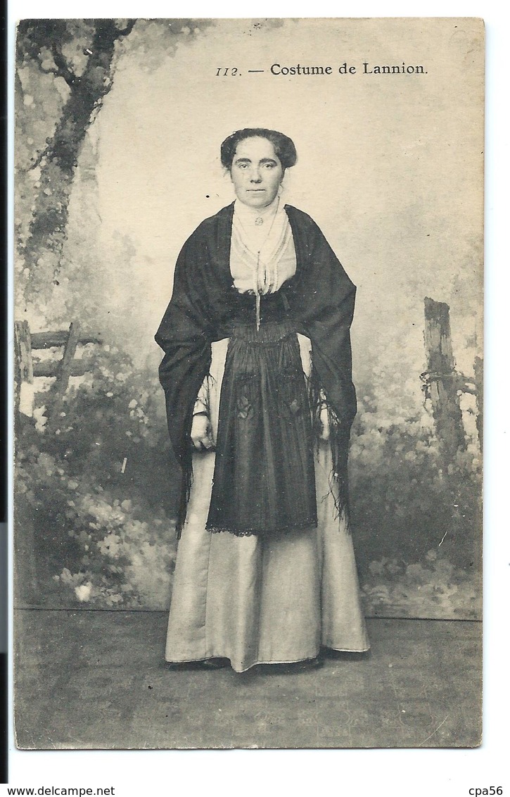 LANNION - Femme En COSTUME - Vers 1910 - Lannion