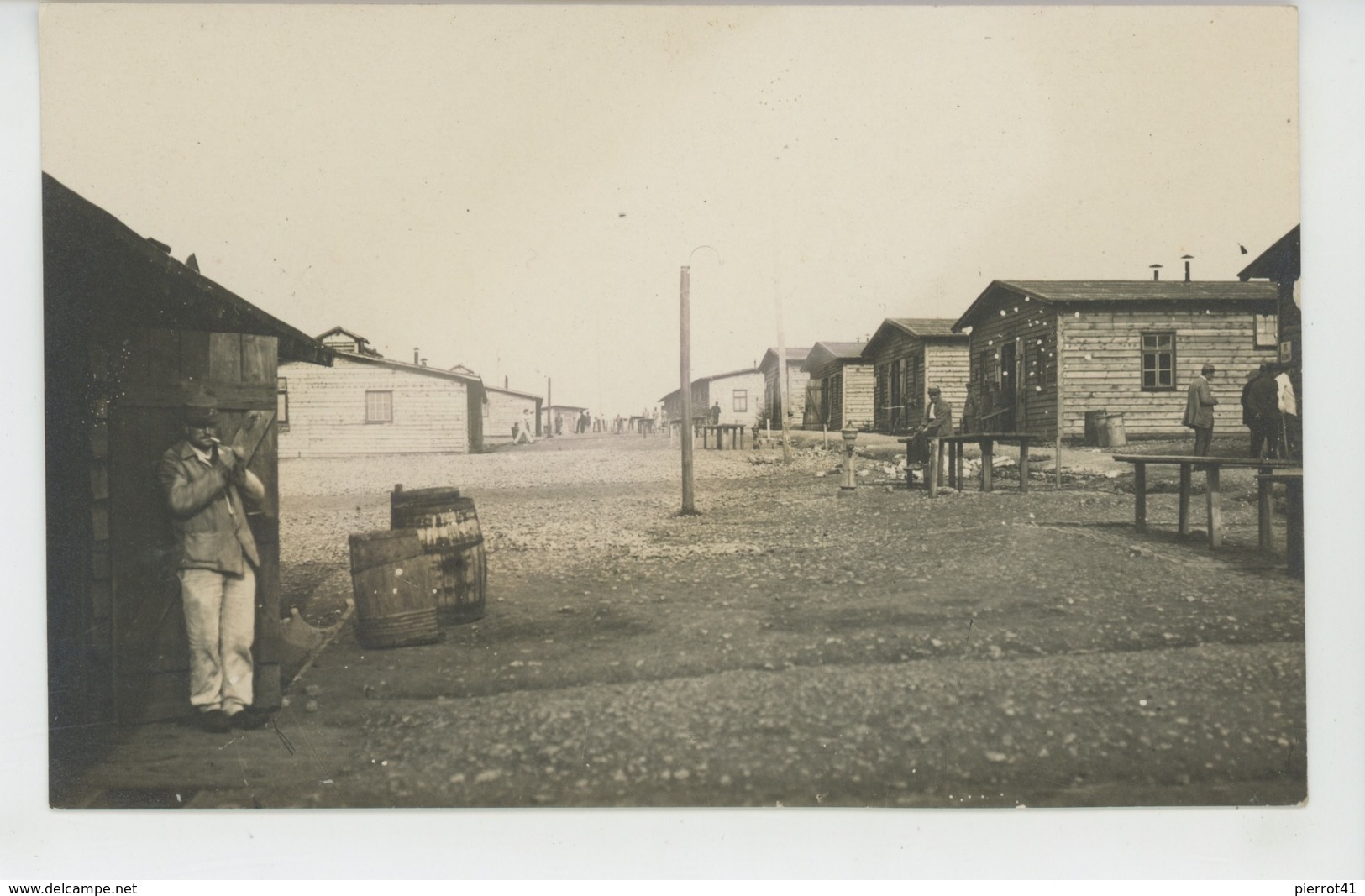 GUERRE 1914-18 - ALLEMAGNE - CAMP DE PRISONNIERS DE HAMMELBURG - Carte Photo Du Camp Avec Prisonniers - Hammelburg