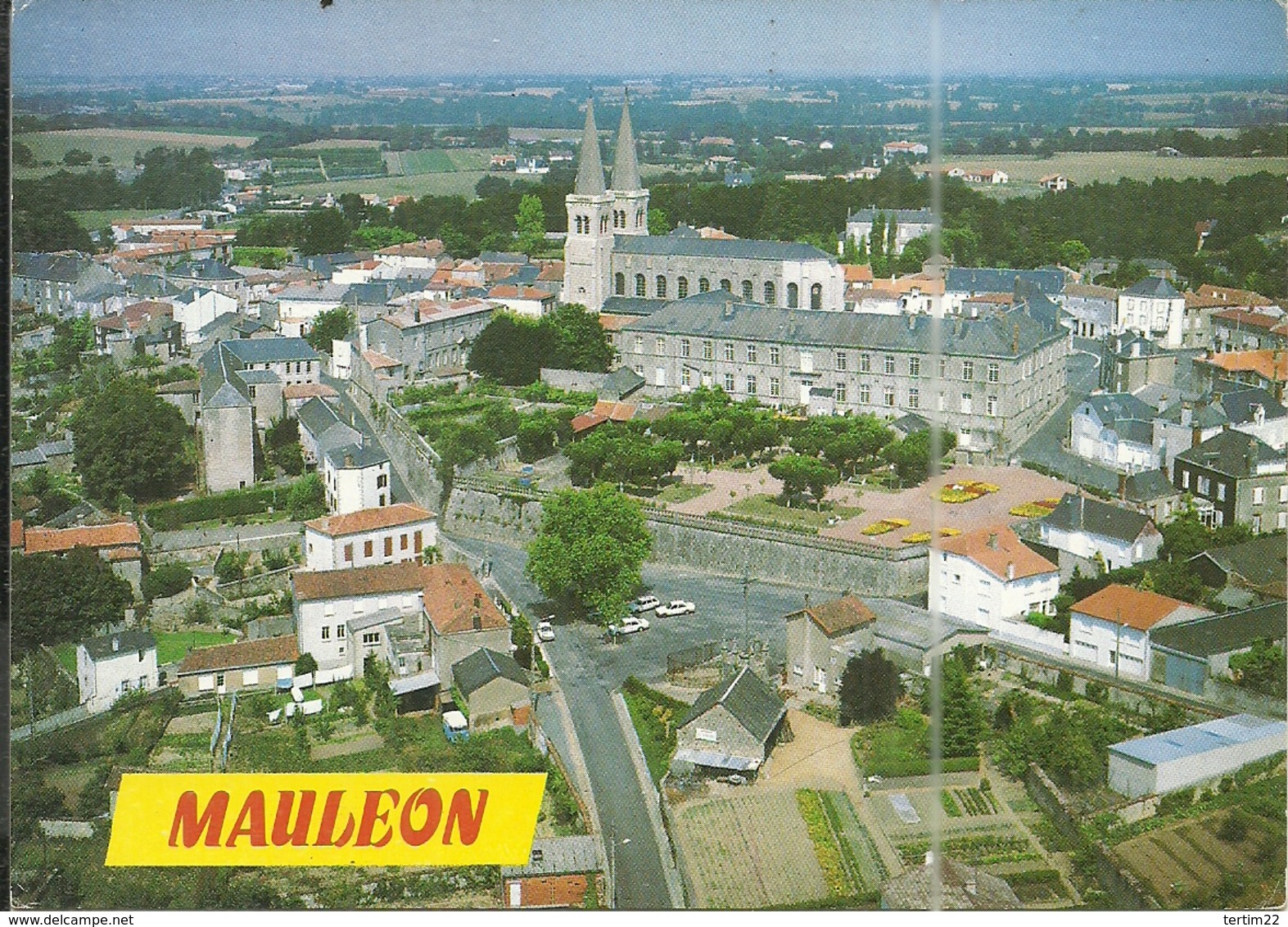 ( MAULEON )( 79 DEUX SEVRES ) ( VUE AERIENNE ) CENTRE VILLE EGLISE DE LA TRINITE - Mauleon