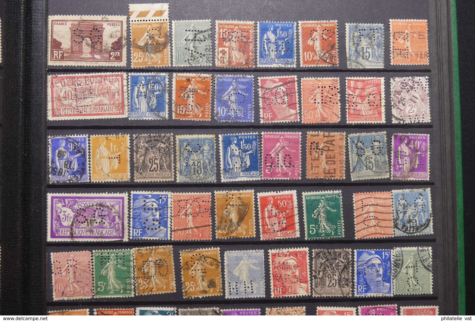 FRANCE - Album de timbres perforés - Plus de 1.000 pièces - A étudier - Nature - P 22662