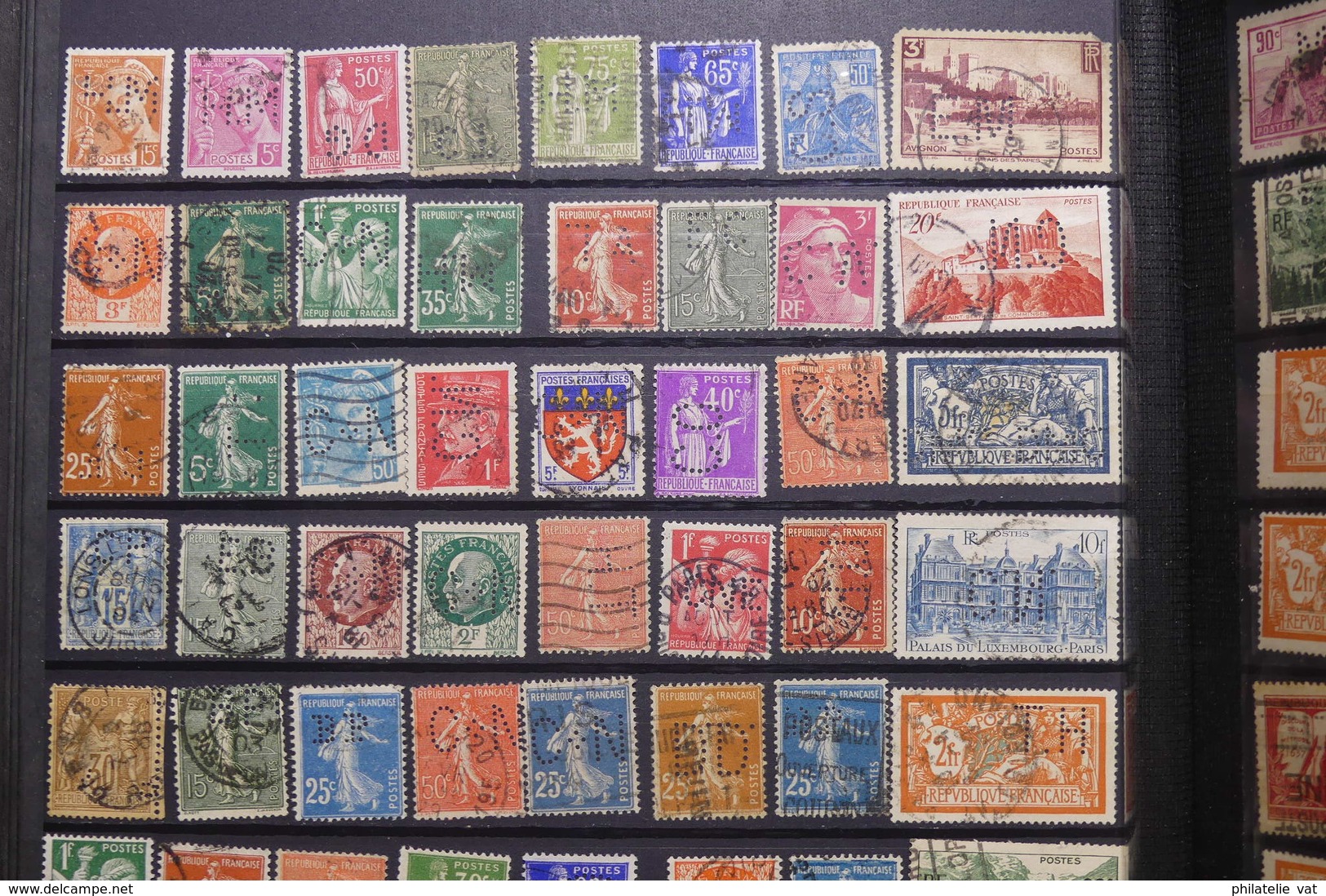 FRANCE - Album de timbres perforés - Plus de 1.000 pièces - A étudier - Nature - P 22662