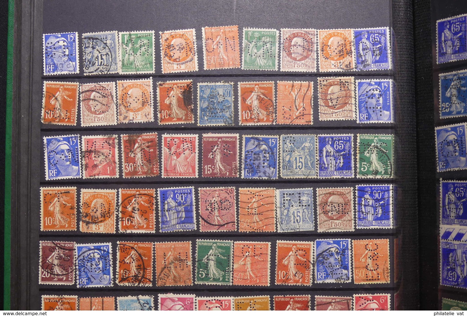 FRANCE - Album de timbres perforés - Plus de 1.000 pièces - A étudier - Nature - P 22662